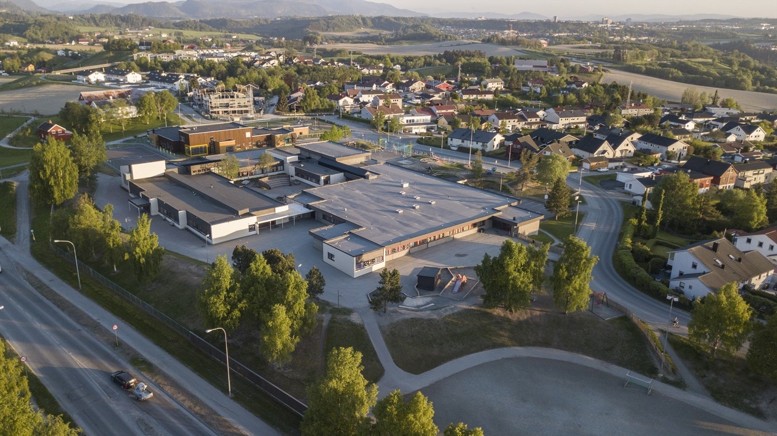 Gangavstand til Utleiera Skole. Det er også flere barnehager i nærområdet. Galleribilde