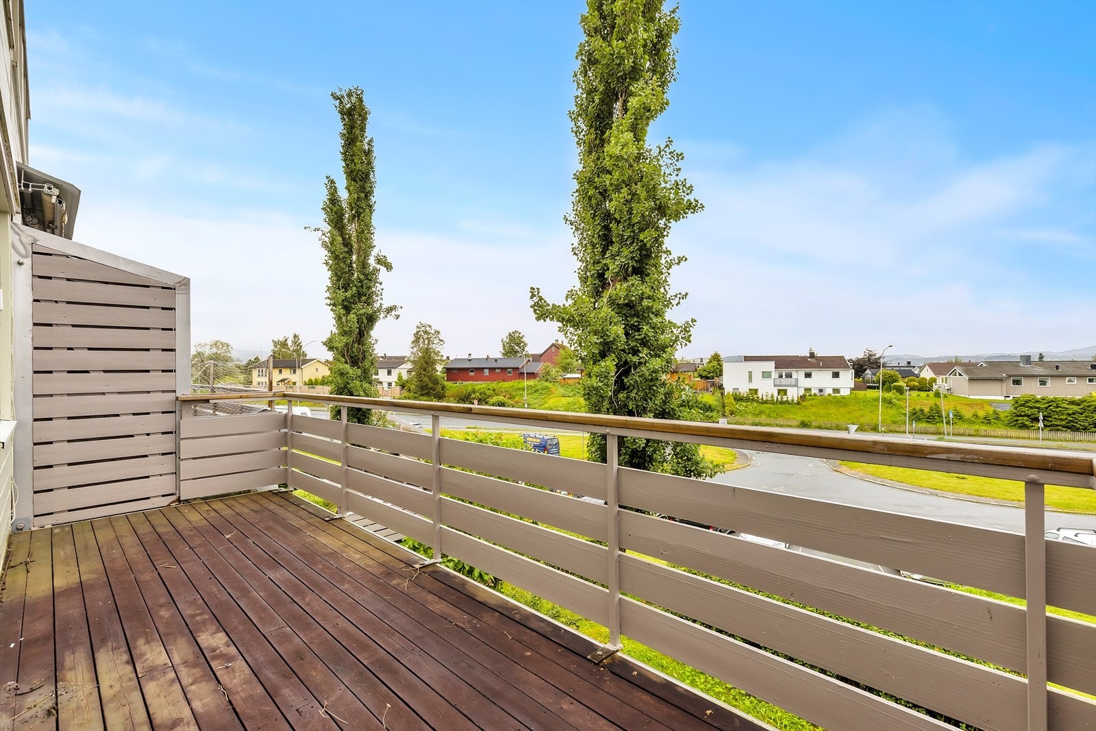 Her er det god plass til diverse utemøbler og grill. Galleribilde