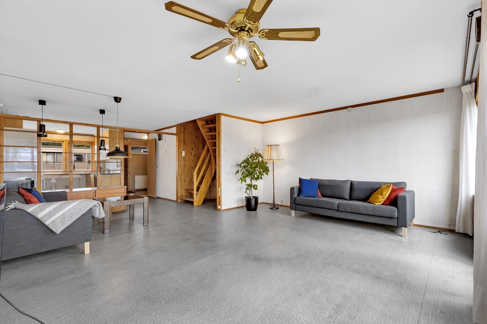 Parkering i garasje med mulighet til lading av el-bil. Galleribilde