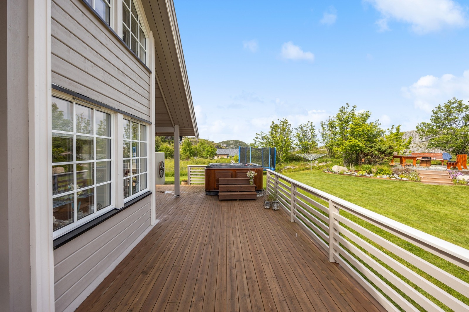 Det er god plass til flere sittegrupper Galleribilde