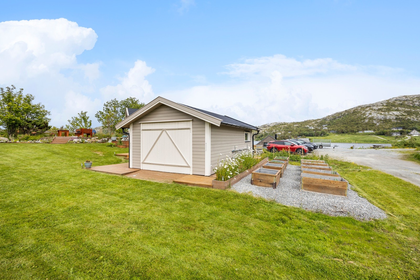 Det er anlagt pallekarmer/dyrkekasser. Galleribilde