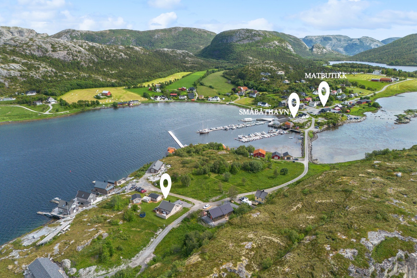 Kort vei til småbåthavn, dagligvarebutikk, bensinstasjon og flotte turområder. Galleribilde