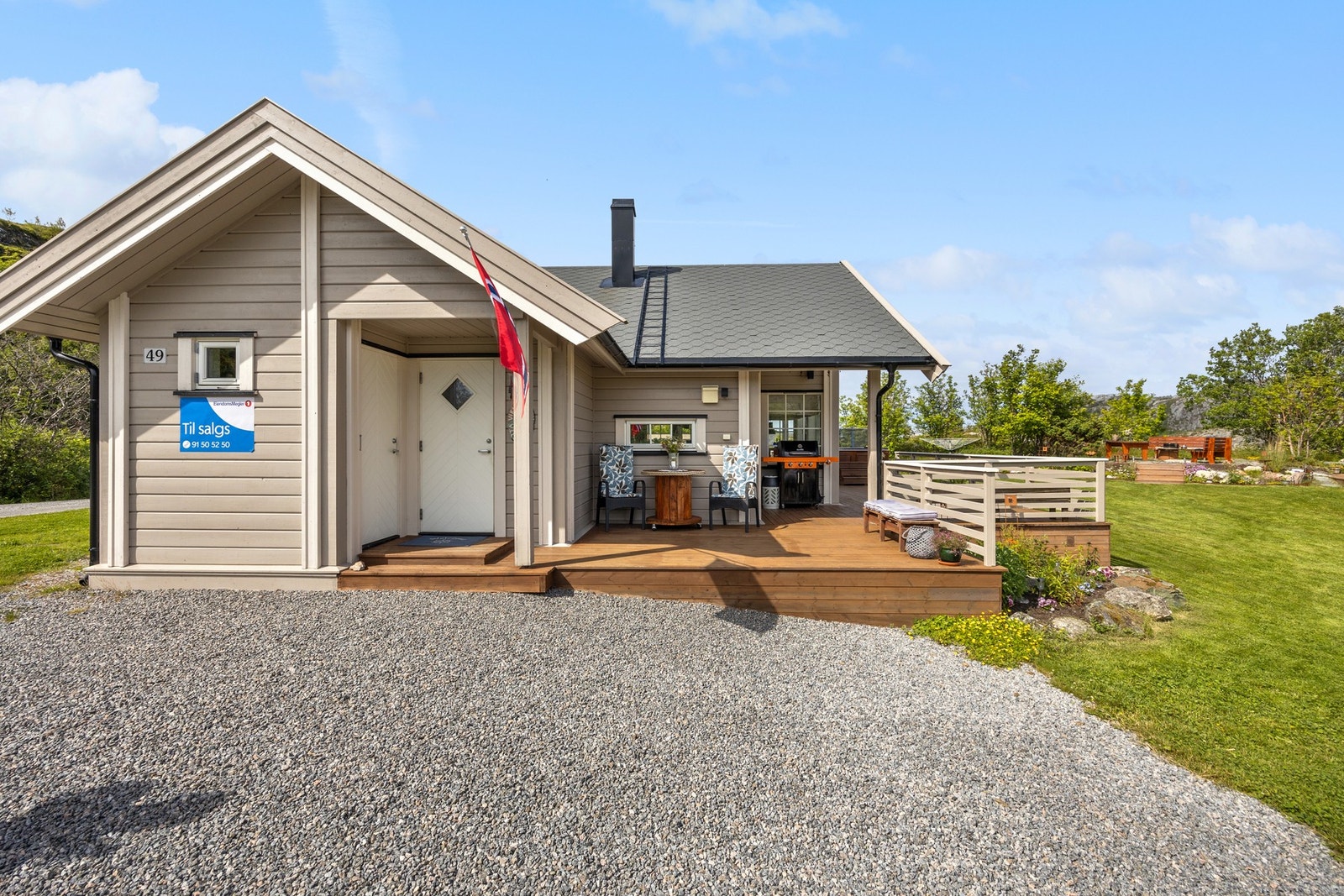 Inngangsparti med terrasse Galleribilde