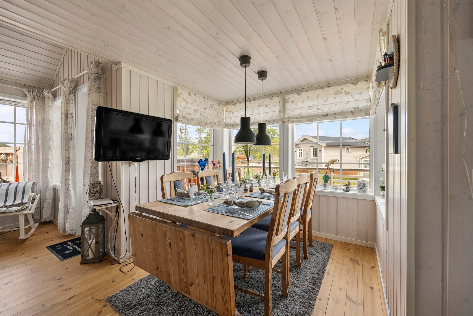 Det er god plass til spisebord for hele familien! Galleribilde