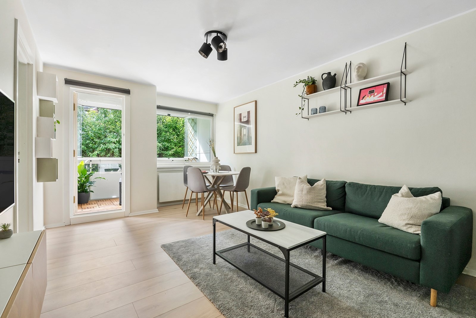 Lys og innbydende 1-roms leilighet med god planløsning og skjermet balkong Galleribilde