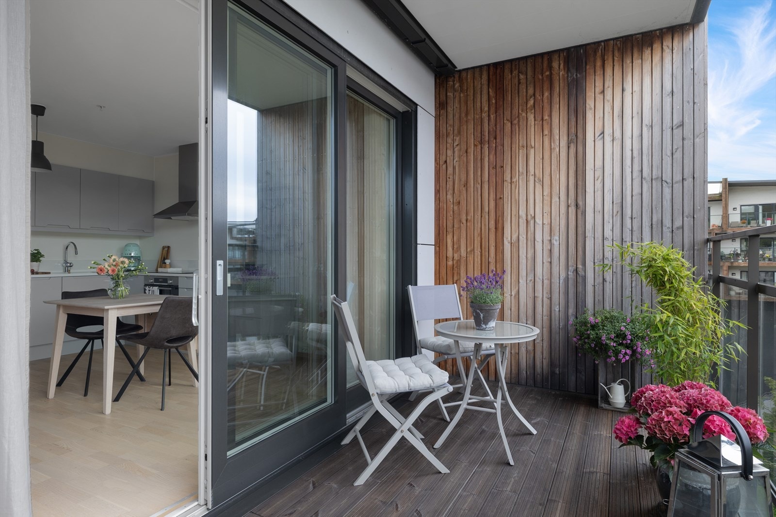 Meget praktisk med takoverbygg Galleribilde