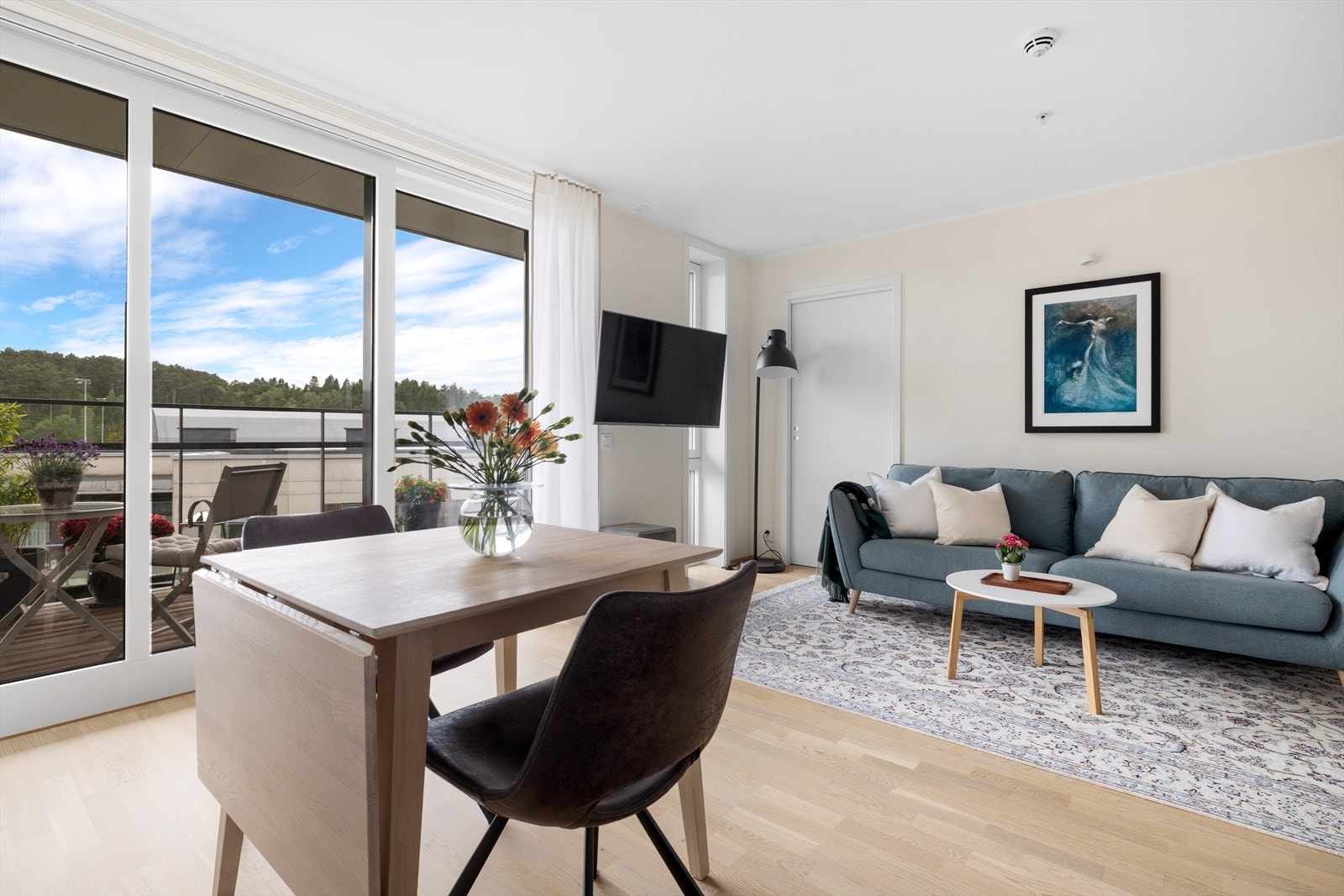 Leiligheten ligger meget fint til i byggets toppetasje Galleribilde