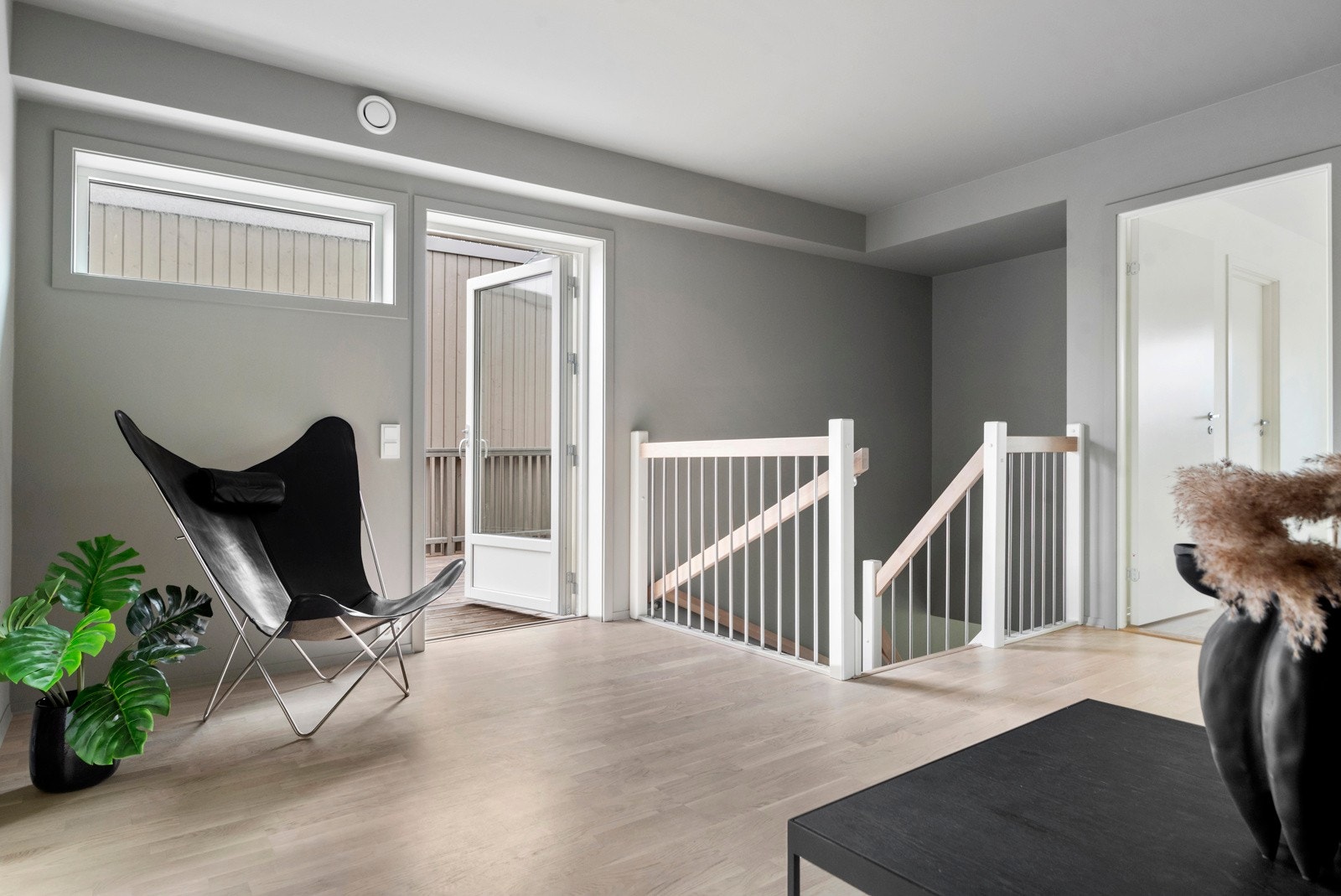 Fra stuen er det adkomst til romslig takterrasse på hele 30m². Galleribilde