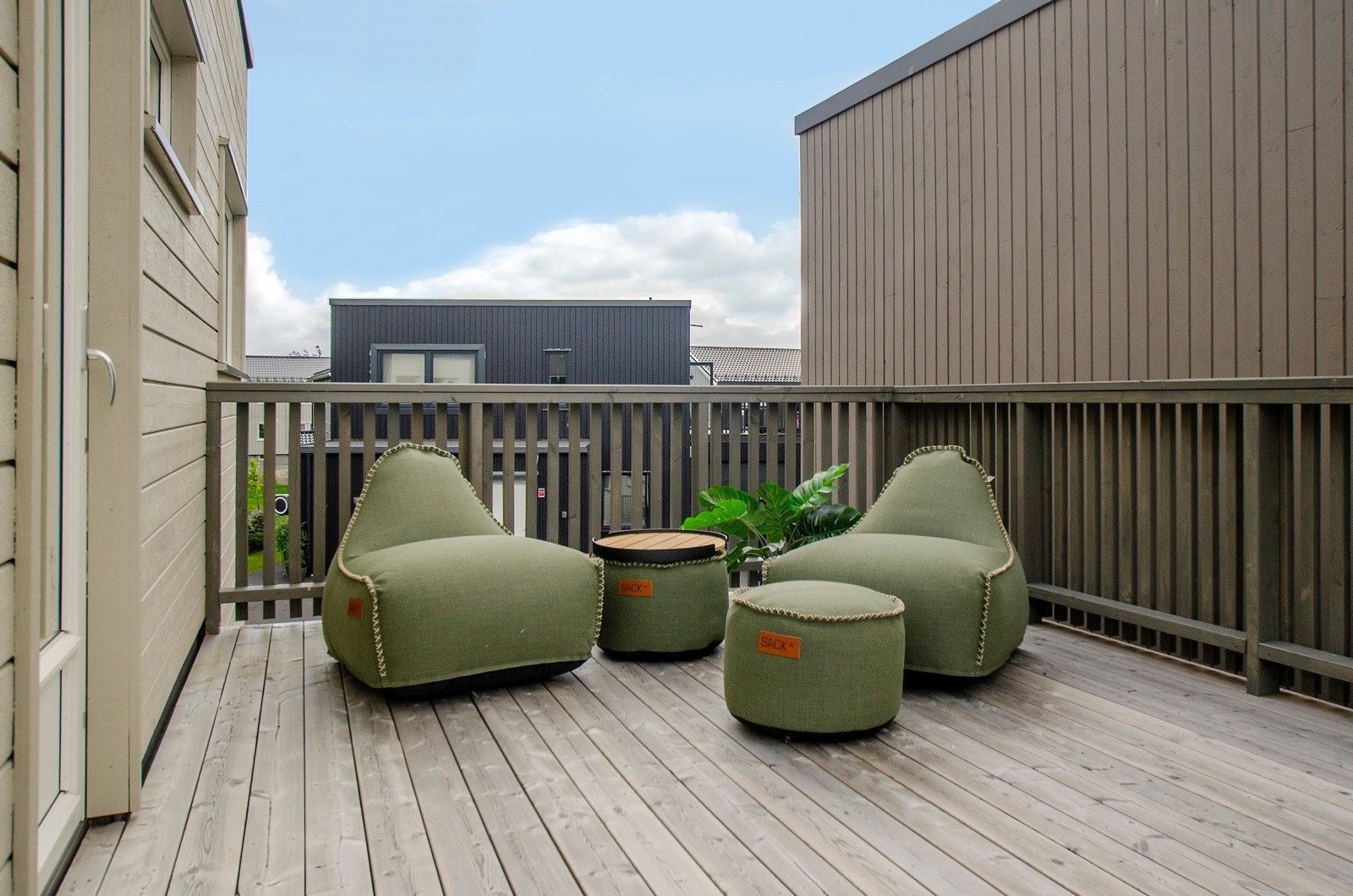 God plass til både utemøbler og grill. Galleribilde