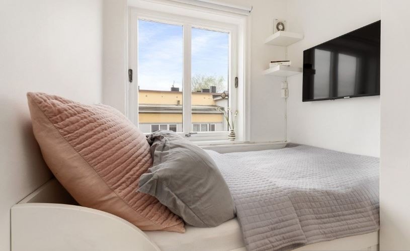 Soverommet har innebygget sengestamme. Leietaker må ha med egen madrass. Galleribilde