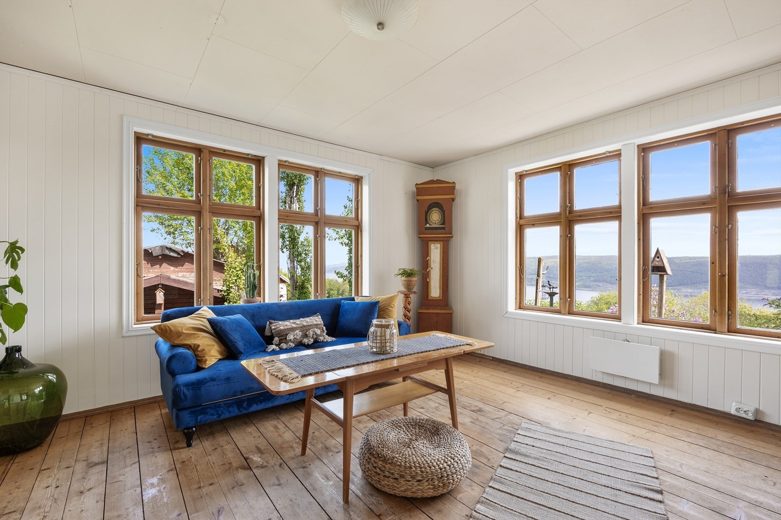 Gode vindusflater som slipper inn rikelig med naturlig lys. Galleribilde