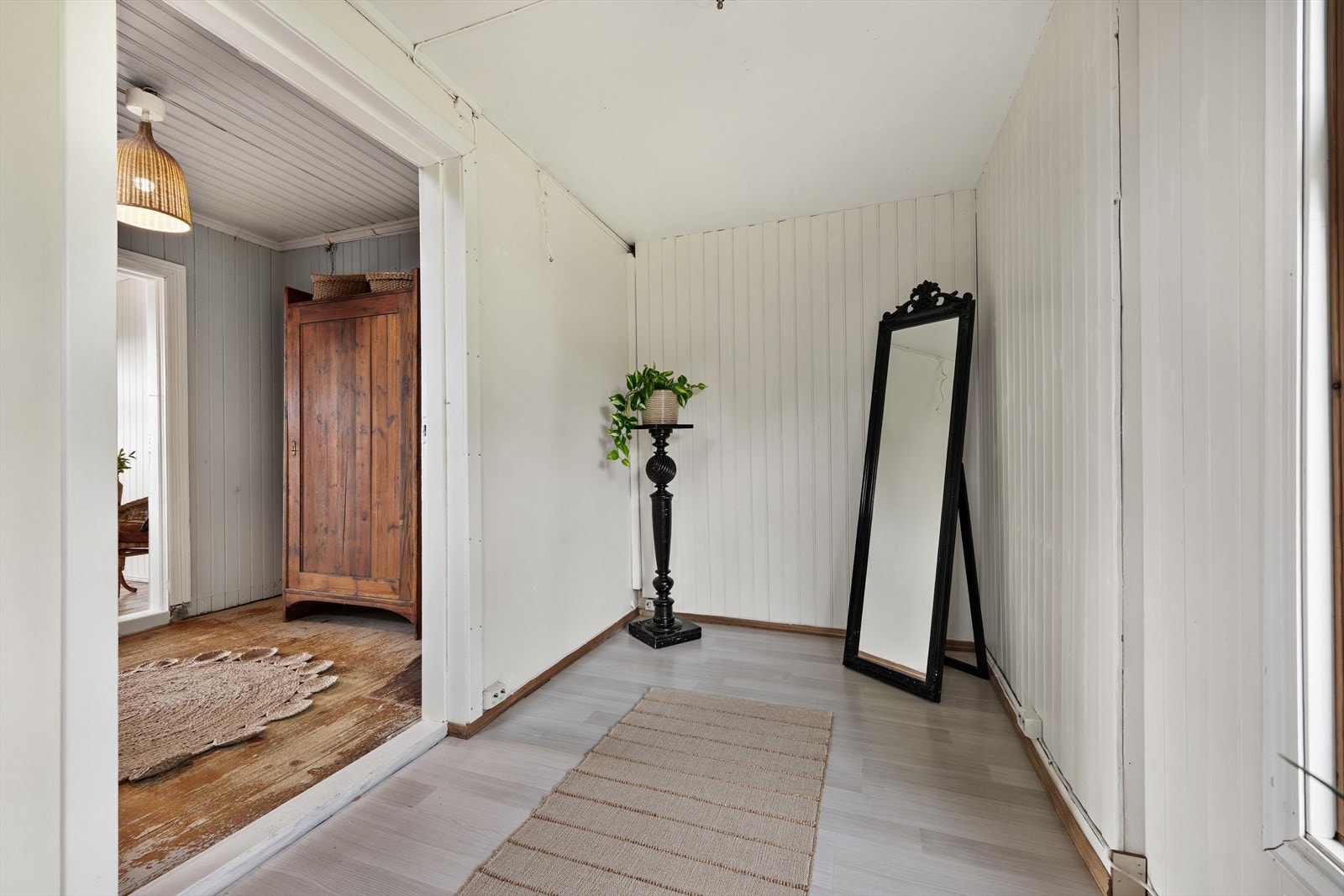 Det er god plass til et garderobeskap om ønskelig. Galleribilde