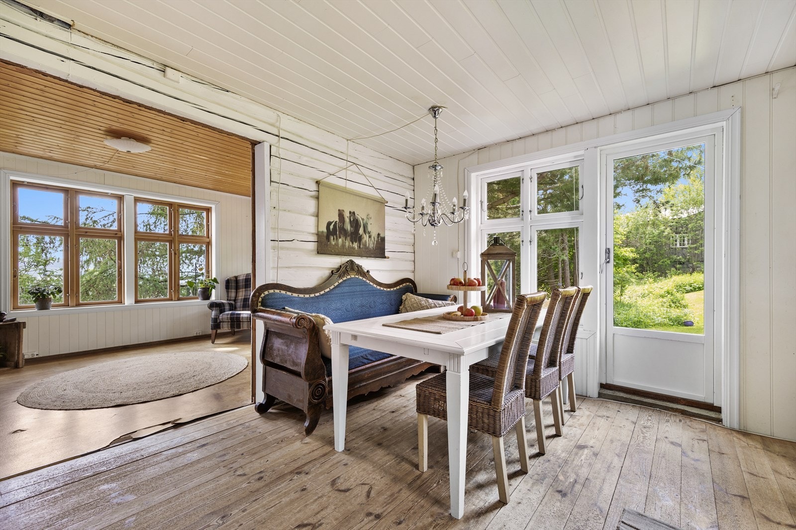 Det er god plass til et spisebord på kjøkkenet. Galleribilde