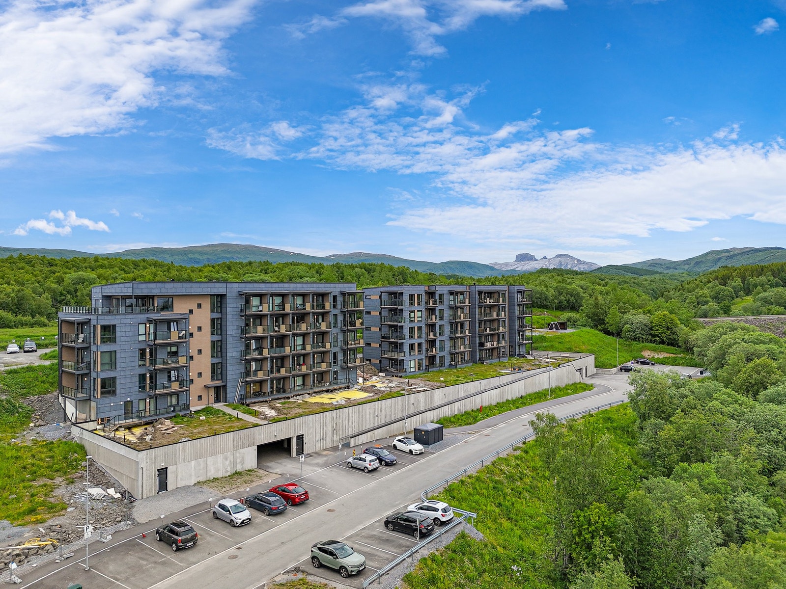 Leiligheten ligger sentralt på Støver, ca. 5 km øst for Bodø sentrum og innen kort rekkevidde til både natur og servicetilbud. Galleribilde