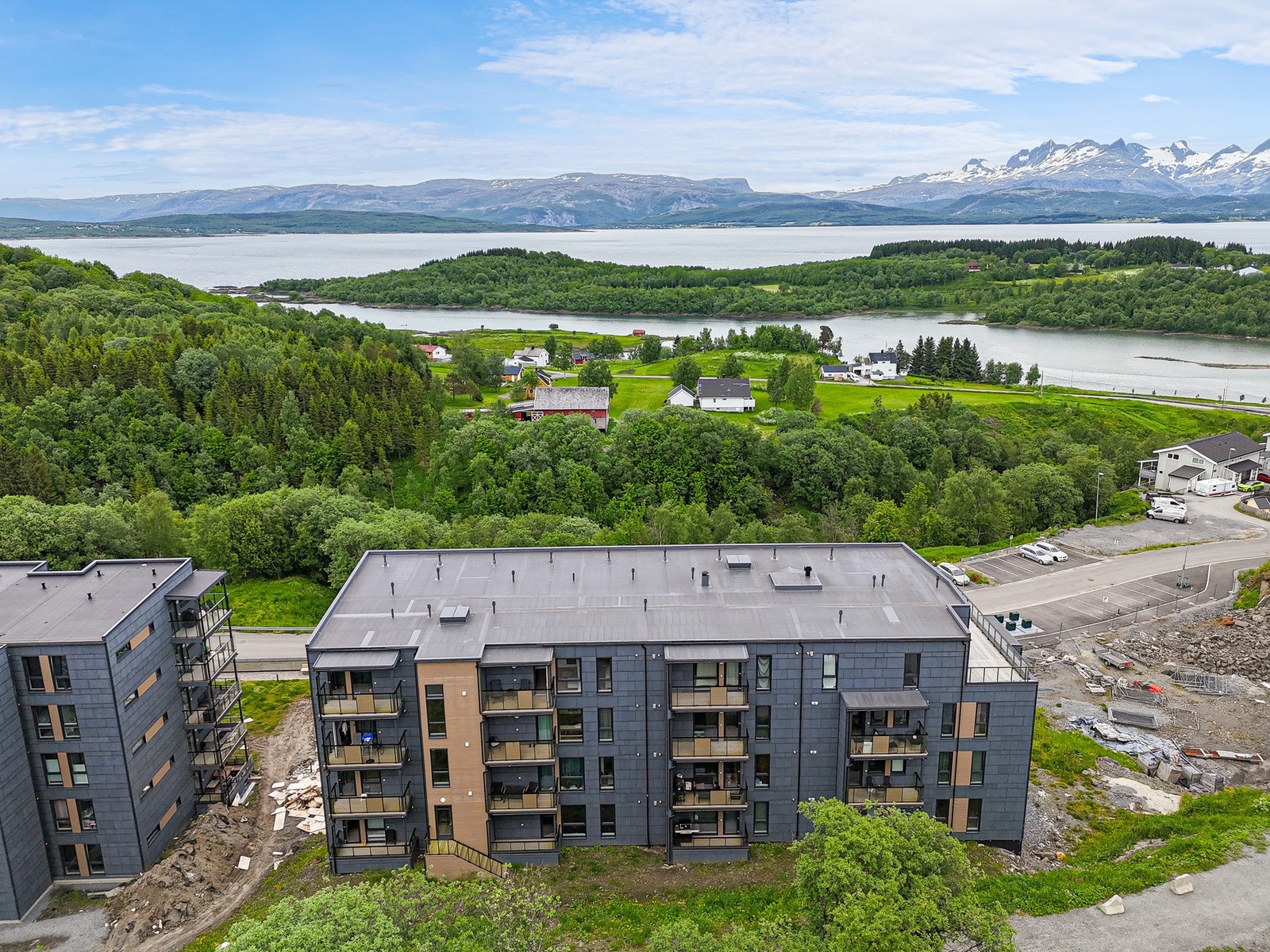 Det er kort vei til både dagligvarehandelen og skoler. Galleribilde