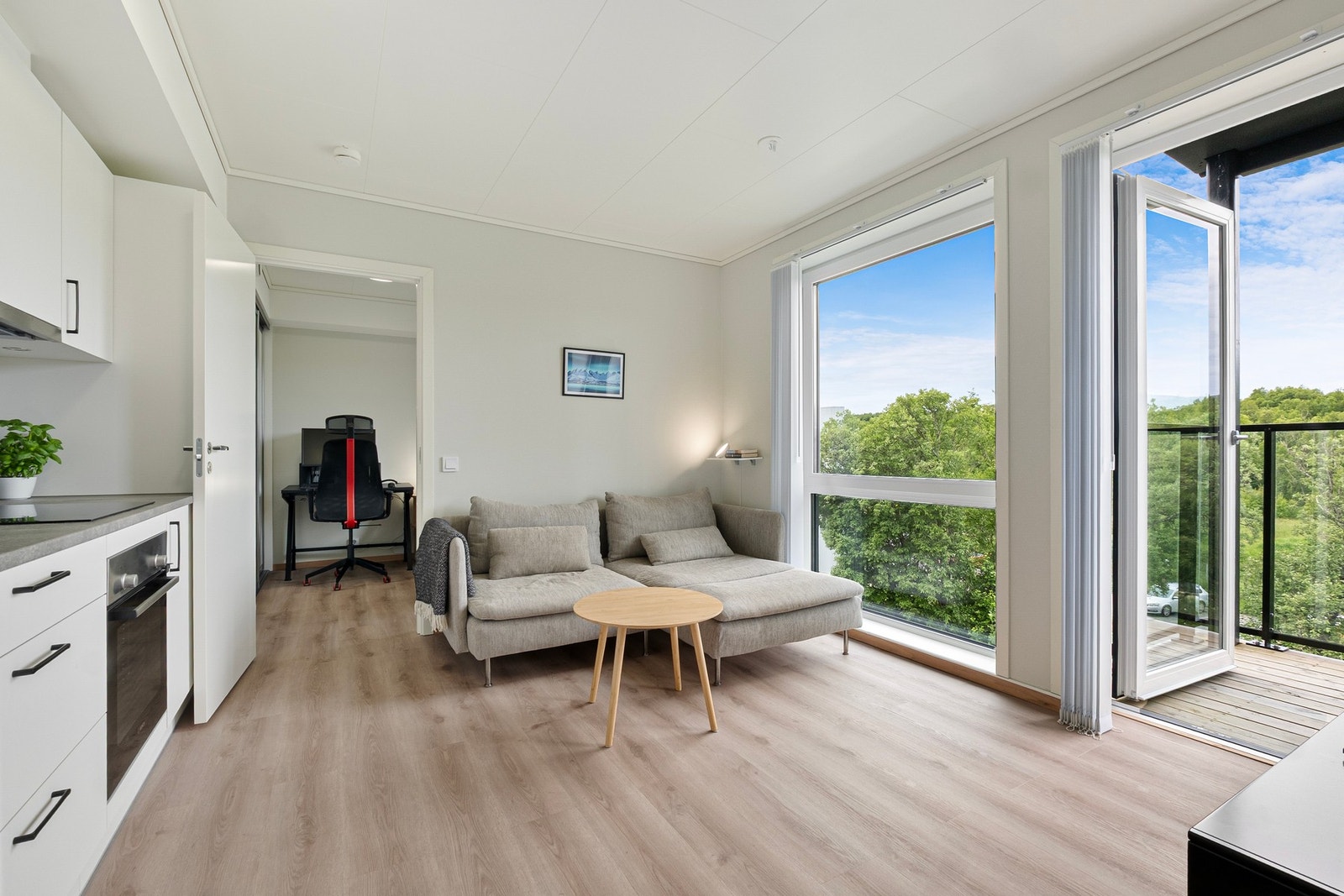 I tillegg til en stue på fin størrelse er det direkte utgang til balkong Galleribilde