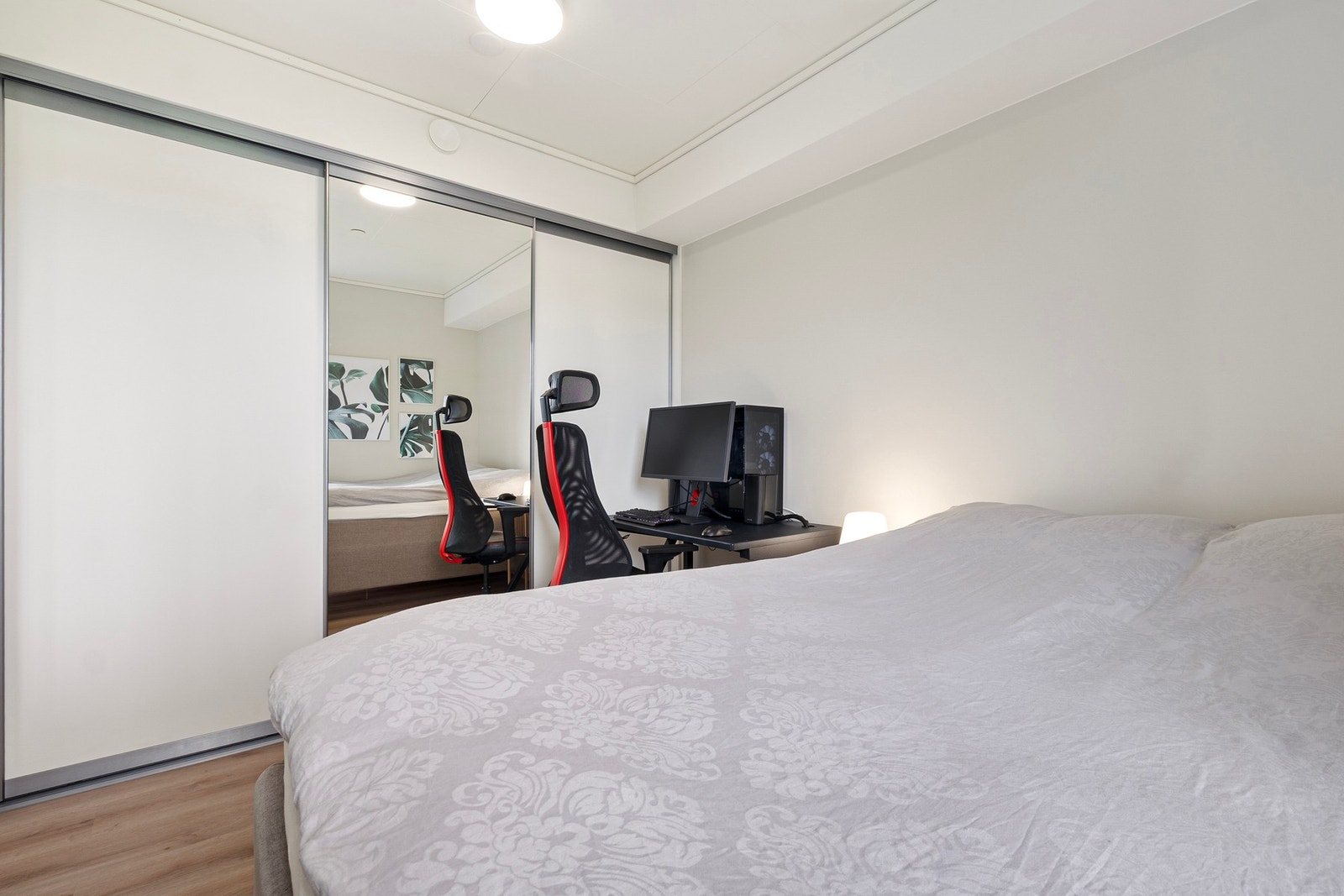 Med gode oppbevarings løsninger og mulighet for ekstra møblement Galleribilde