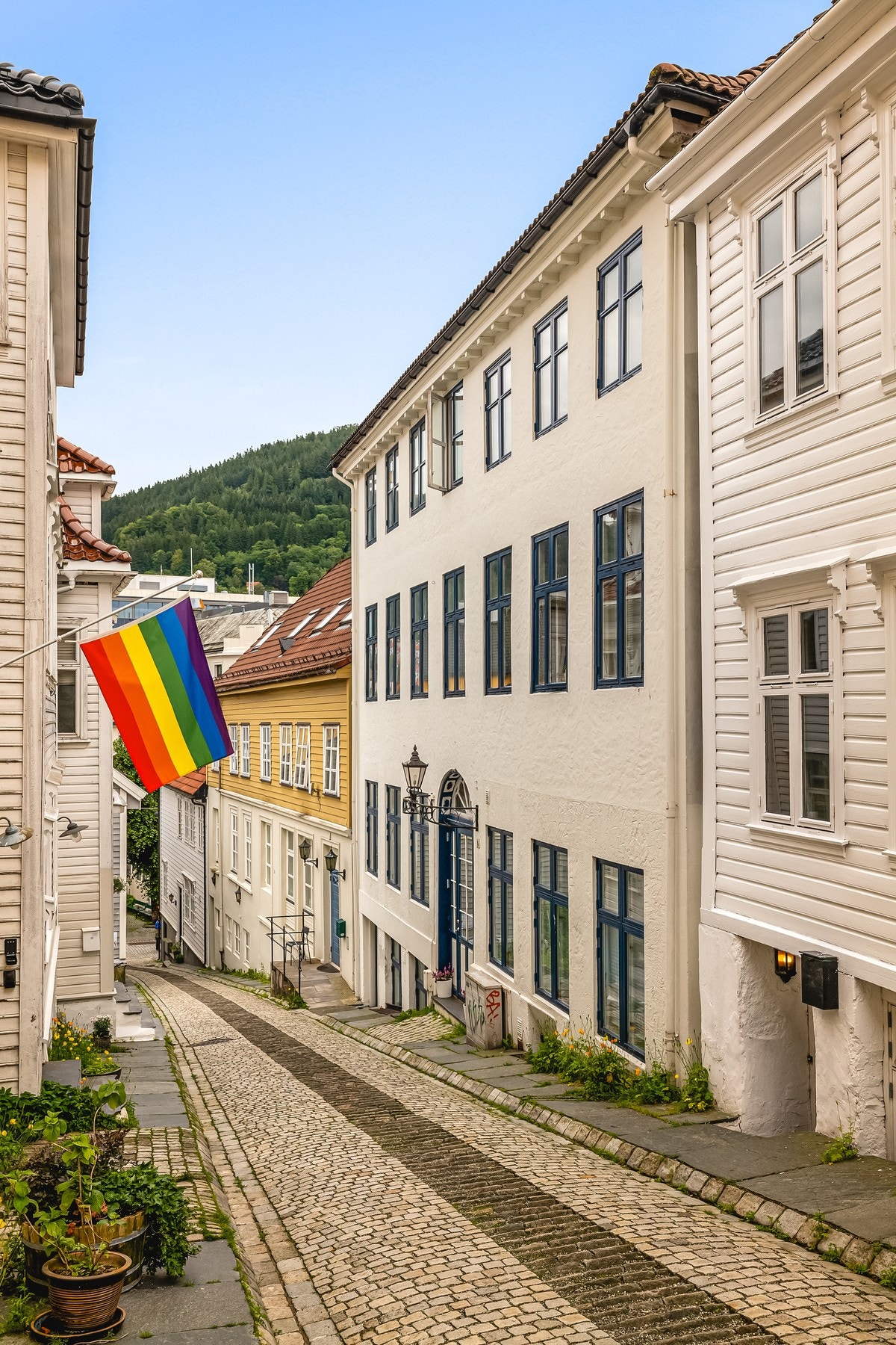 Leiligheten har en attraktiv beliggenhet i et av Bergens koseligste smau. Galleribilde