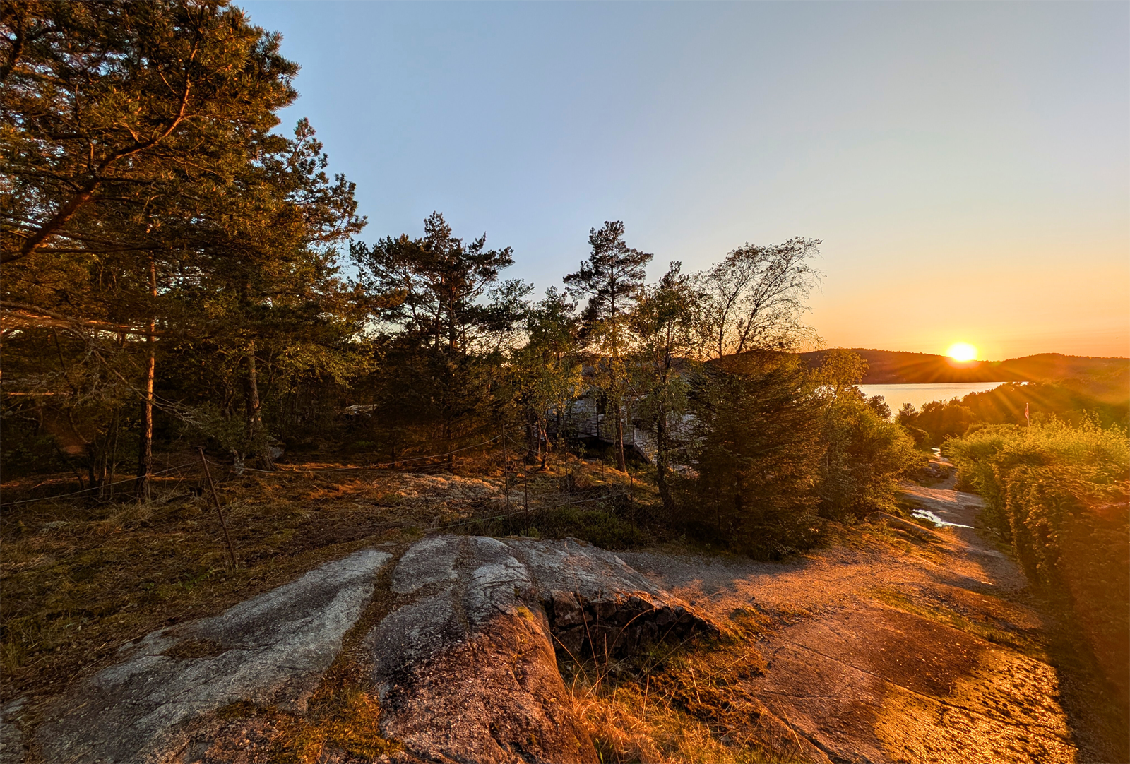 Fra tomten kan du nyte vakre solnedganger - en perfekt avslutning på dagen. Galleribilde