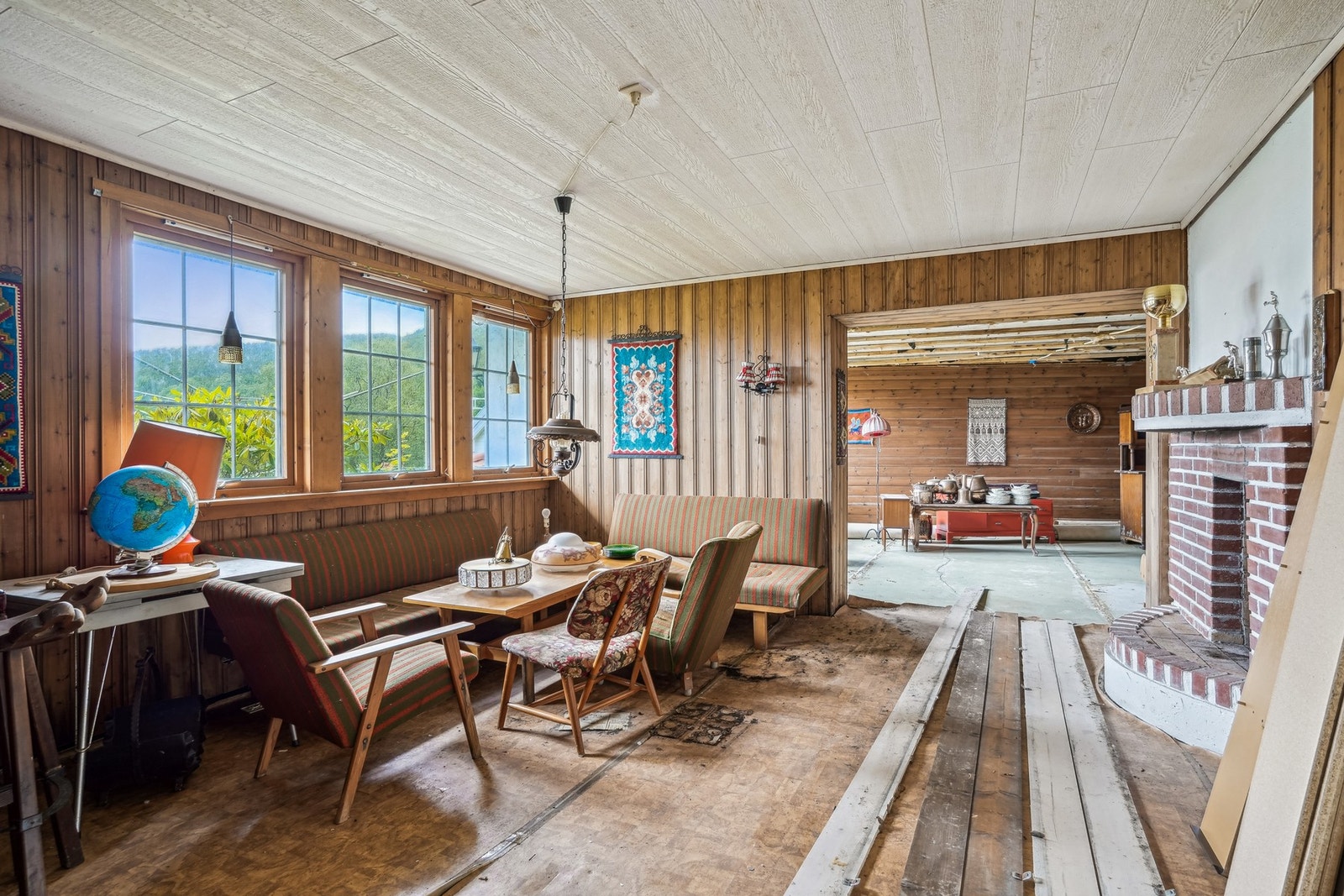 Årholen 1 ble i henhold til opplysninger fra Ålesund kommune sannsynligvis tegnet av arkitekt Oskar Frode Norderval ( 1933-2013) Galleribilde
