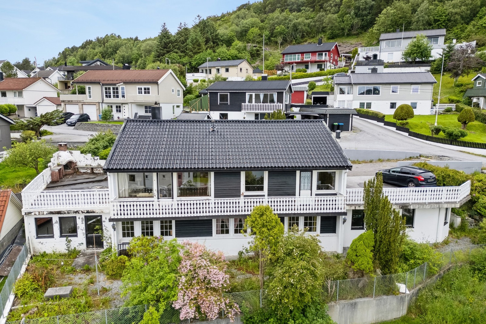 Velkommen til Årholen 1, renoveringsobjekt på utsiktstomt Galleribilde
