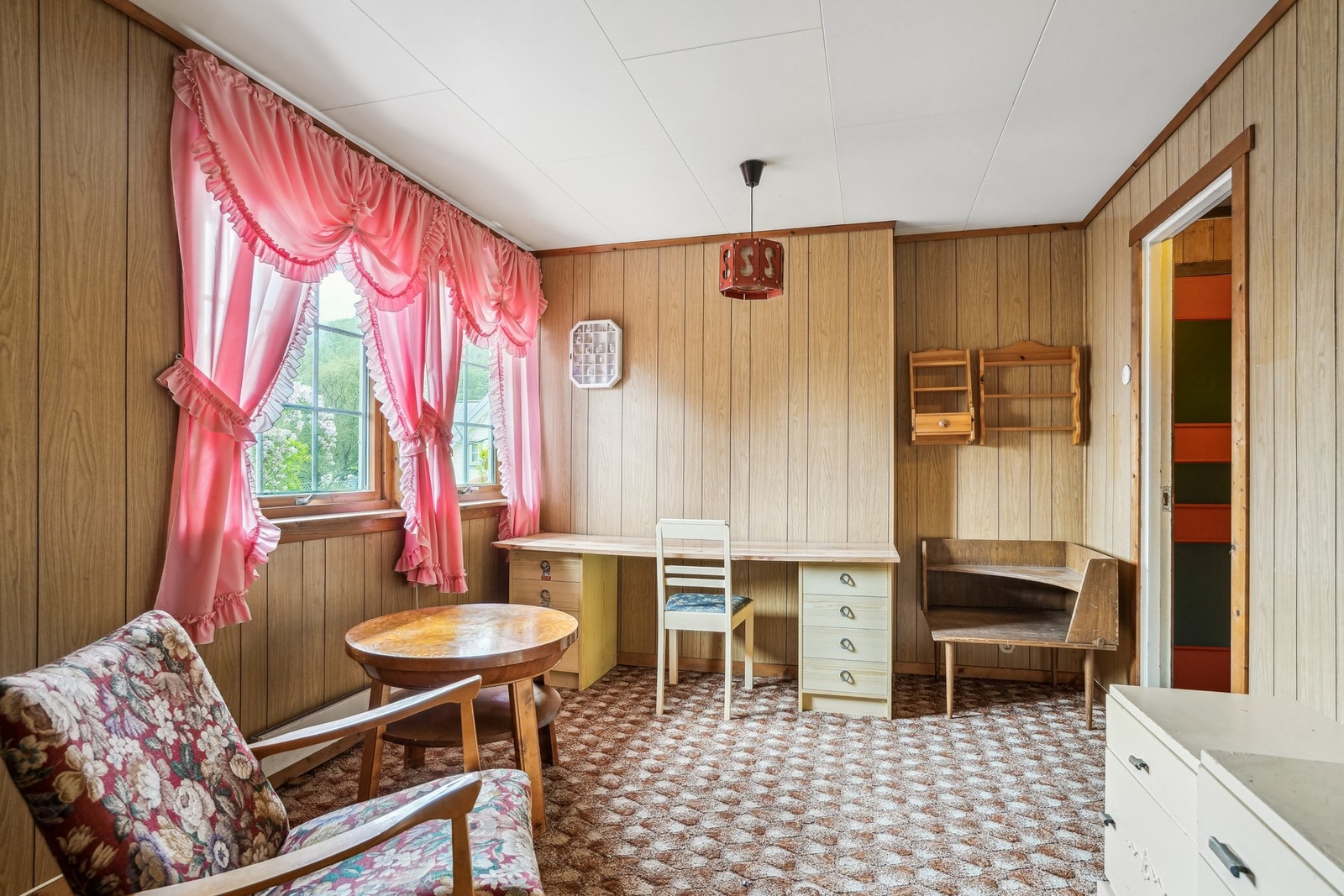 Nostalgisk og koselig soverom i underetasjen. Galleribilde