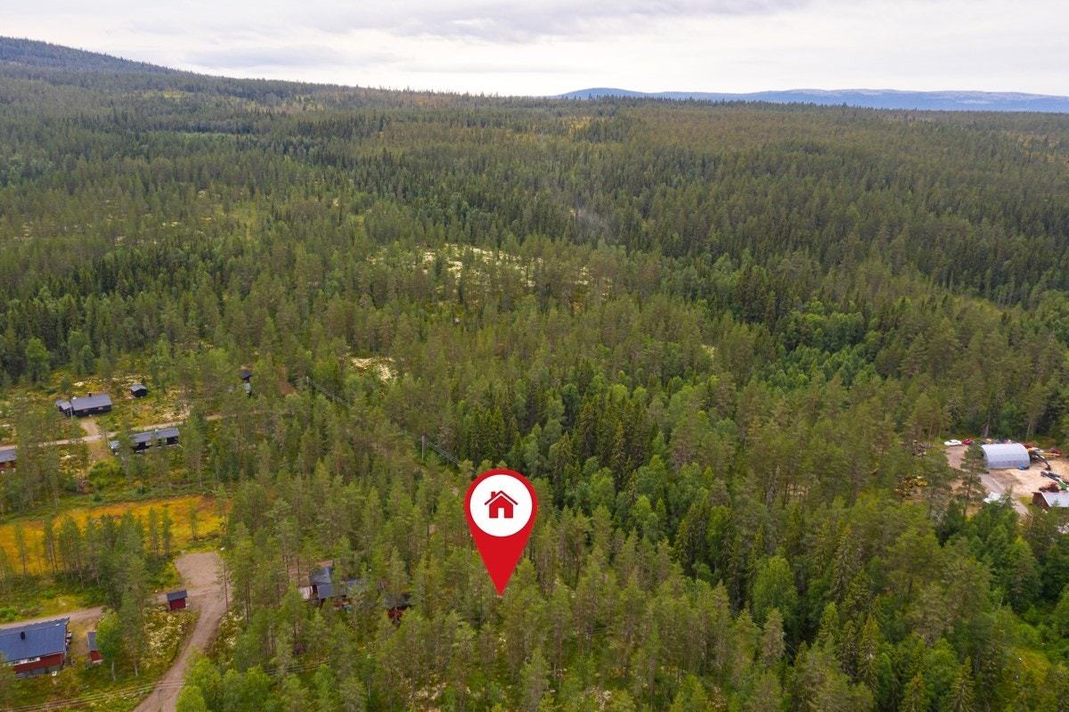 I retning vest er det fine områder, med bl.a. Slemdalen, Luvdalen og Skjærmarka. I disse områdene er det flere stier, og topper på rett under- og over 1 000 m. Galleribilde