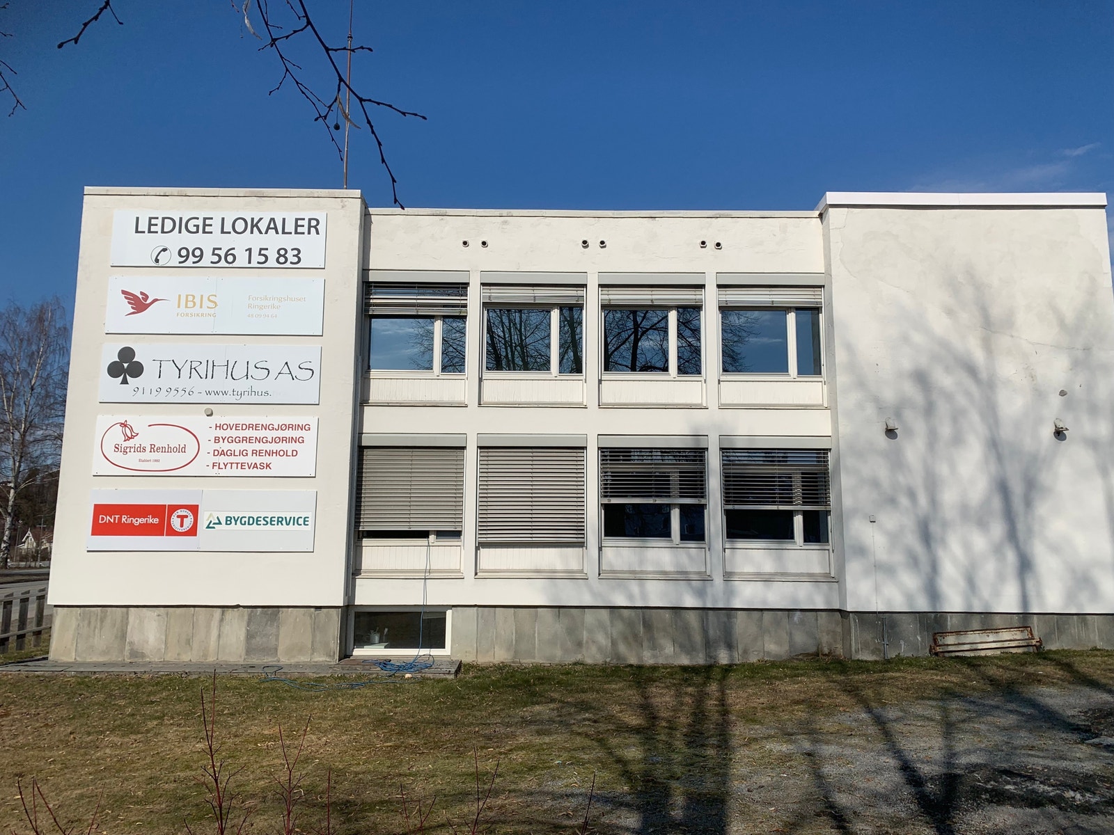 Reklame med god synlighet fra innfartsvei Galleribilde