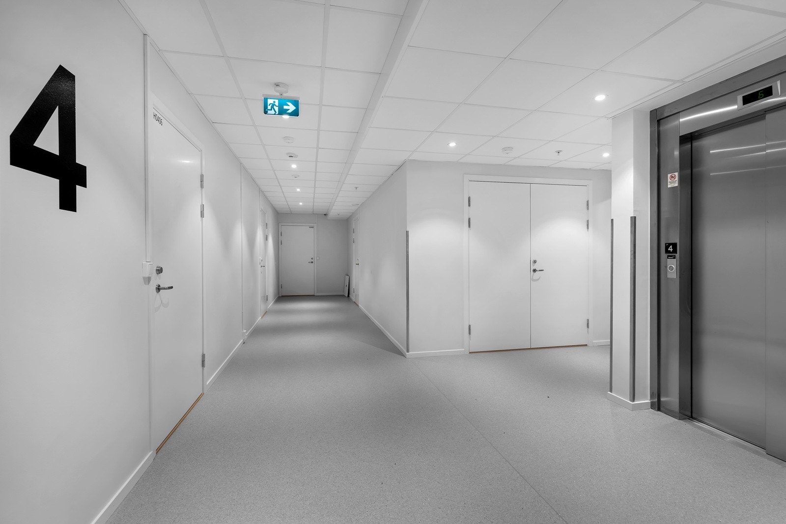 Bygget har fine fellesarealer med heisadkomst til alle etasjer. Galleribilde