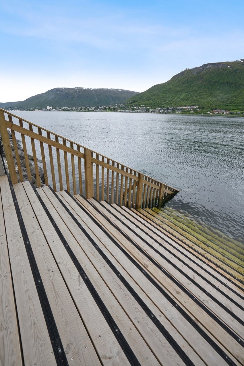 Nyhomen ligger lengst sør på Strandkanten og har sjøen som nærmeste nabo Galleribilde