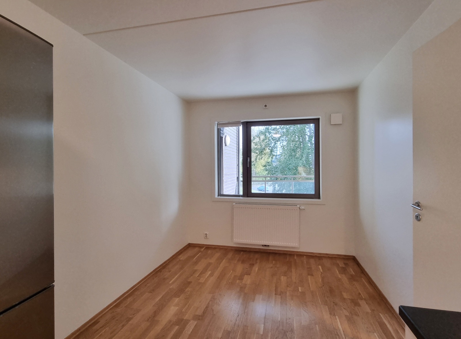 Kjøkken med plass til spisebord Galleribilde