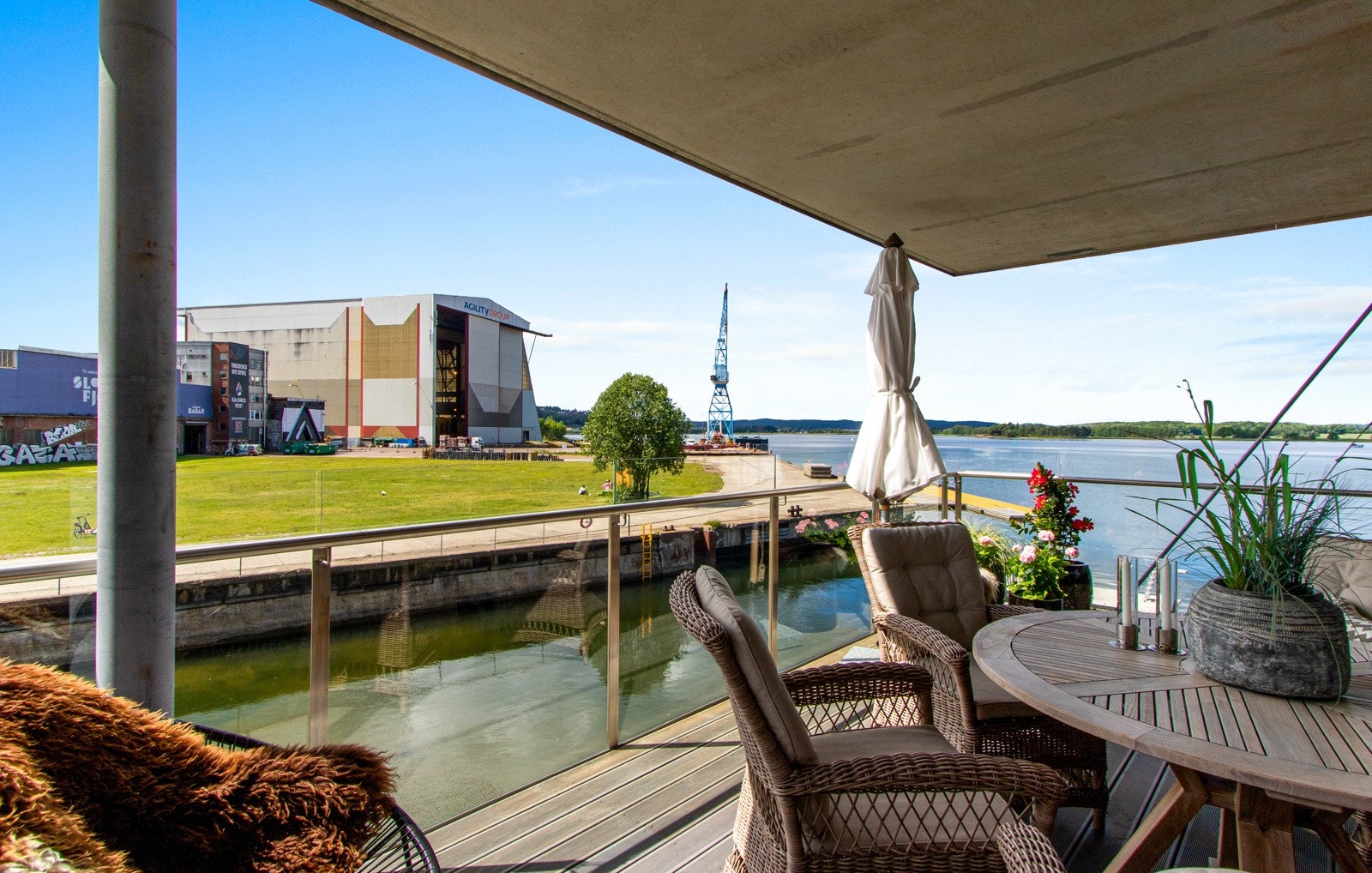 Balkongen er overbyggd og ca. 19 kvm. Galleribilde