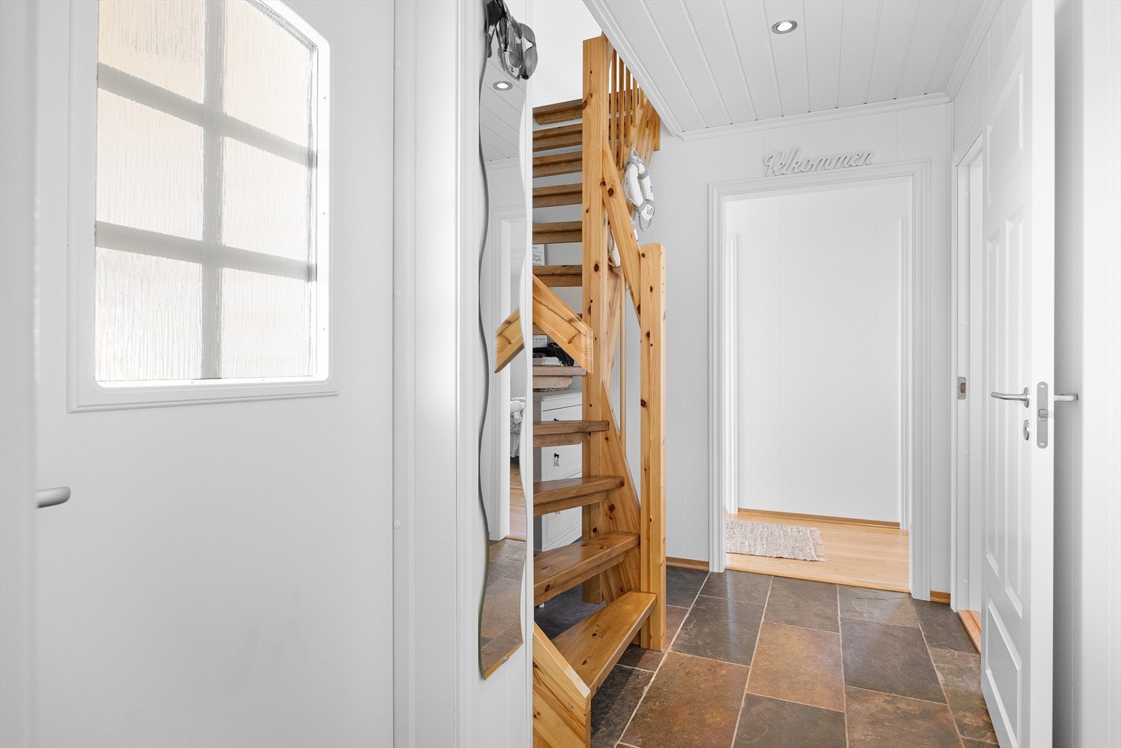Gang med trapp opp til loftet Galleribilde