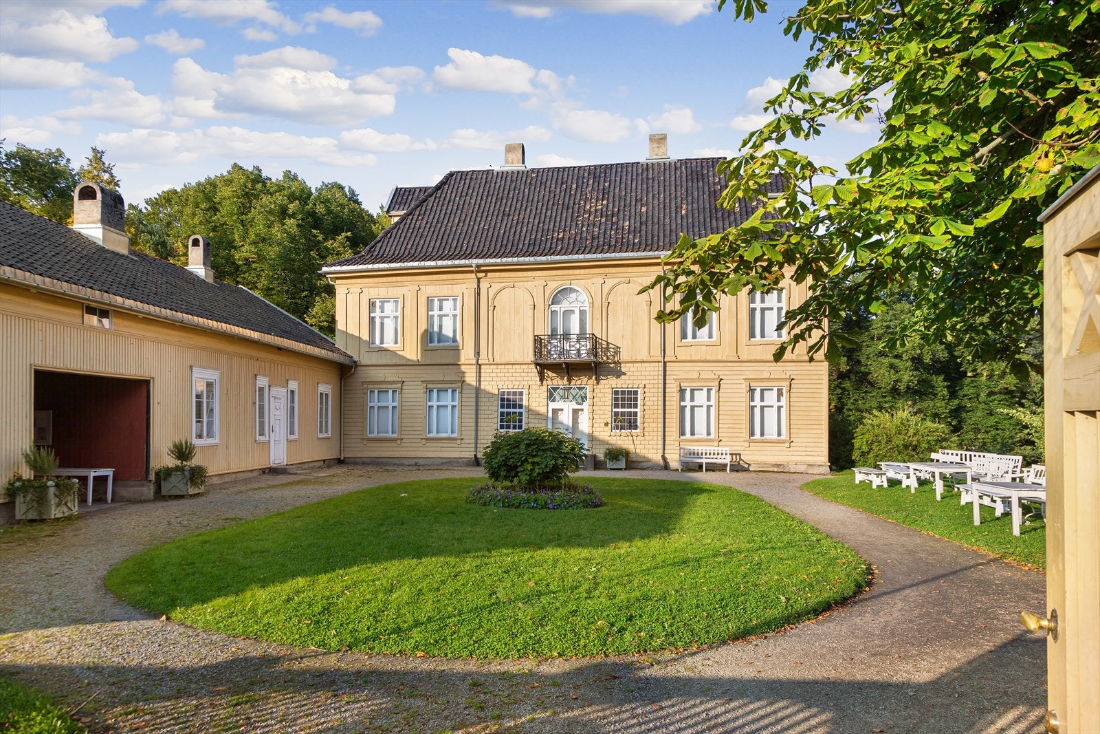 Kort vei til ulike tur- og rekreasjonsområder, med bl.a. Gulskogen gård Galleribilde