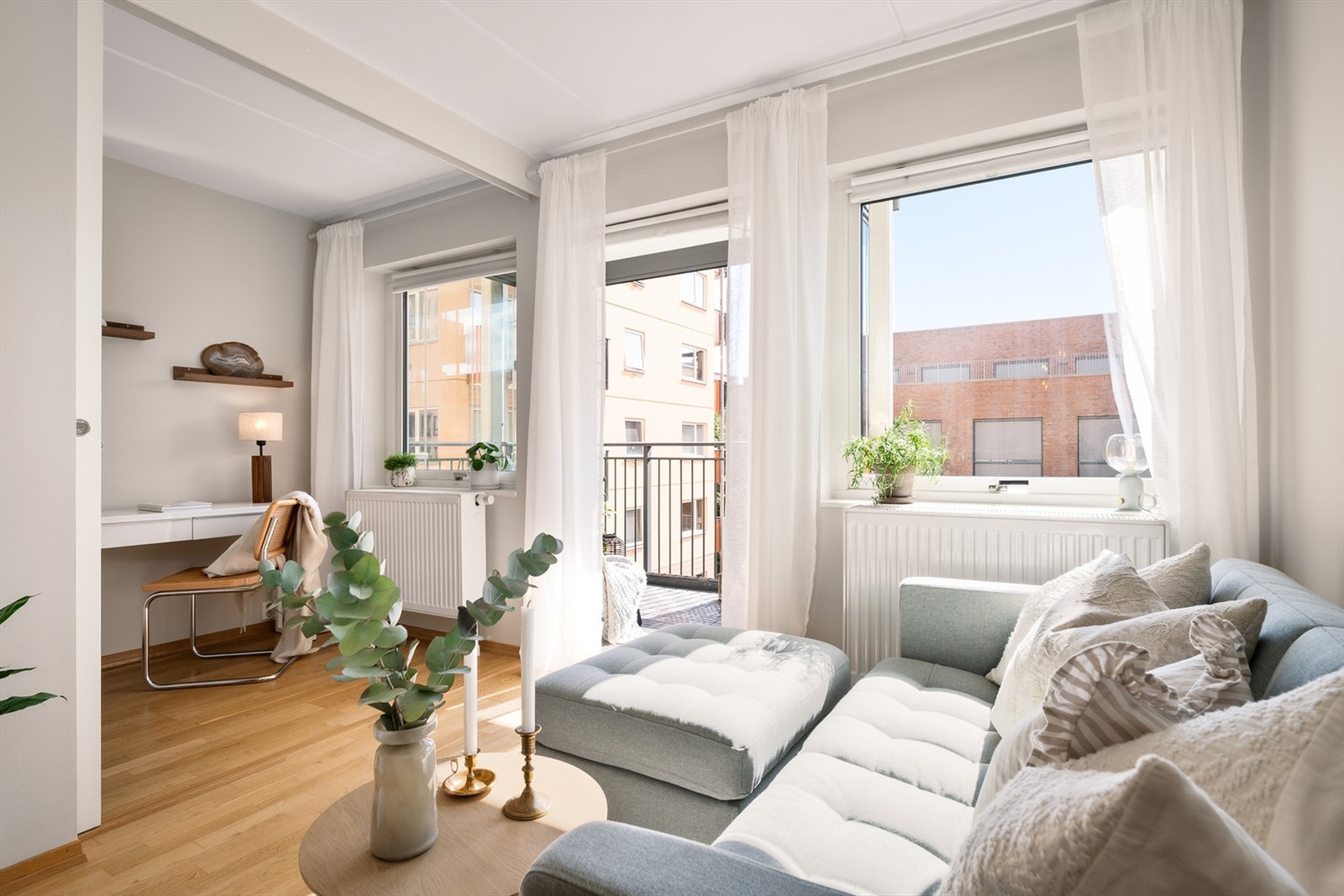 Stor skyvedør til soverommet. Galleribilde