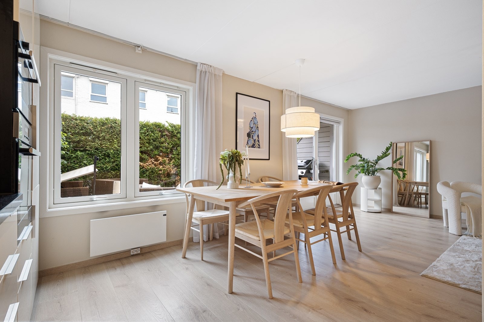 Leiligheten har et fantastisk åpent oppholdsrom. Galleribilde