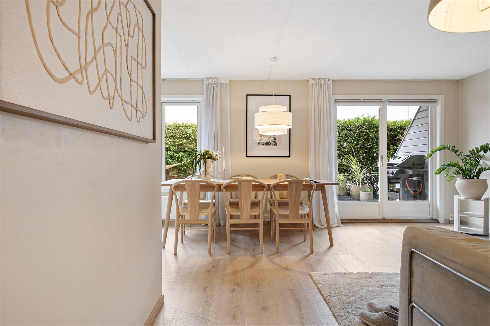 Stue/kjøkken er på 27,3 m². Galleribilde