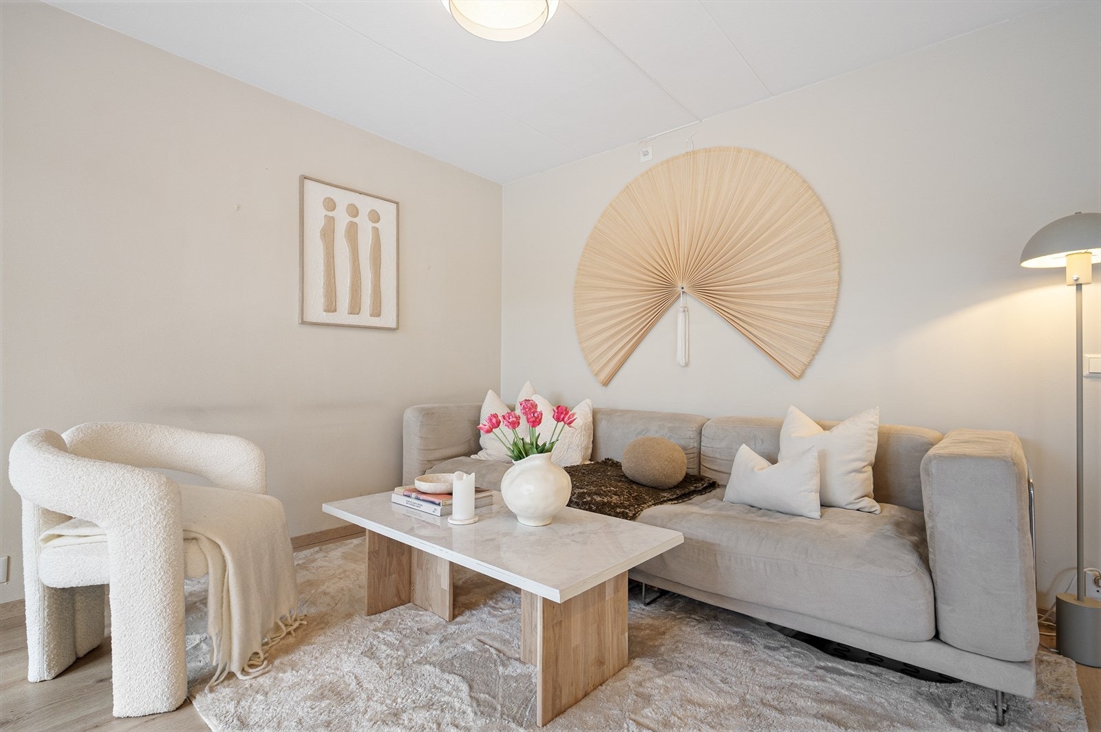 God plass til både sitte- og spisegruppe.
' Galleribilde