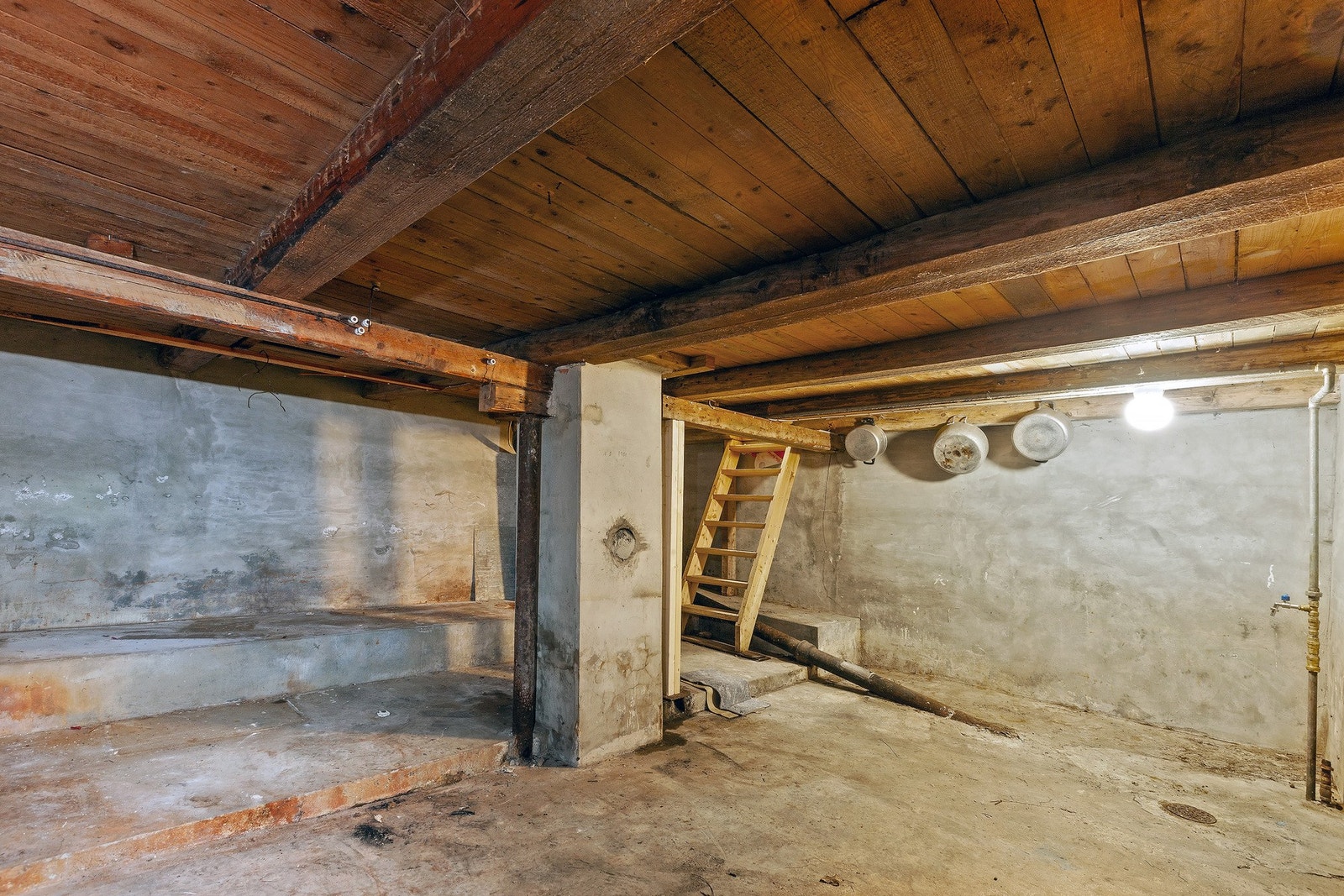 uinnredet kjeller Galleribilde