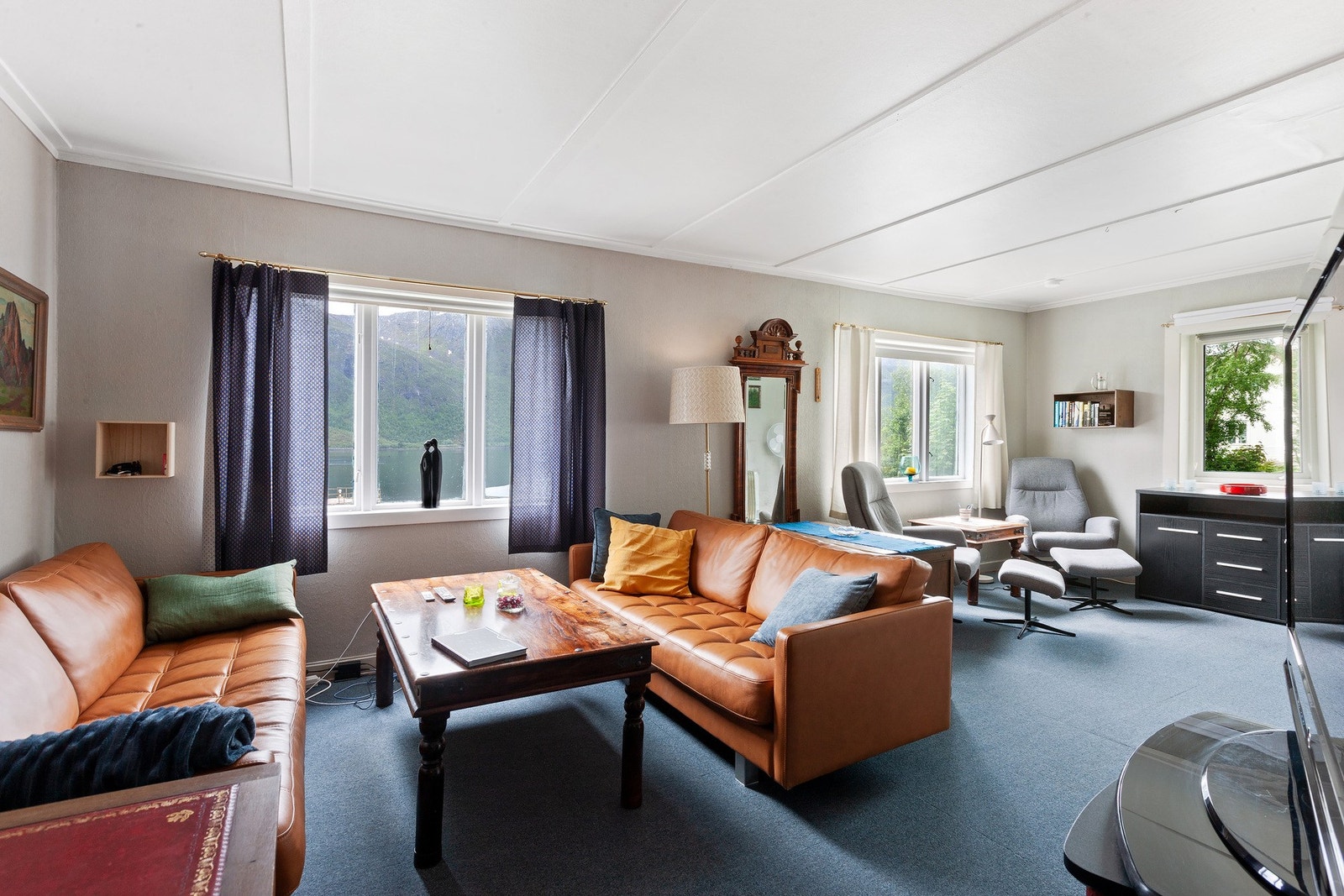 De store vindusflatene sørger for godt med naturlig lysinnslipp. Galleribilde