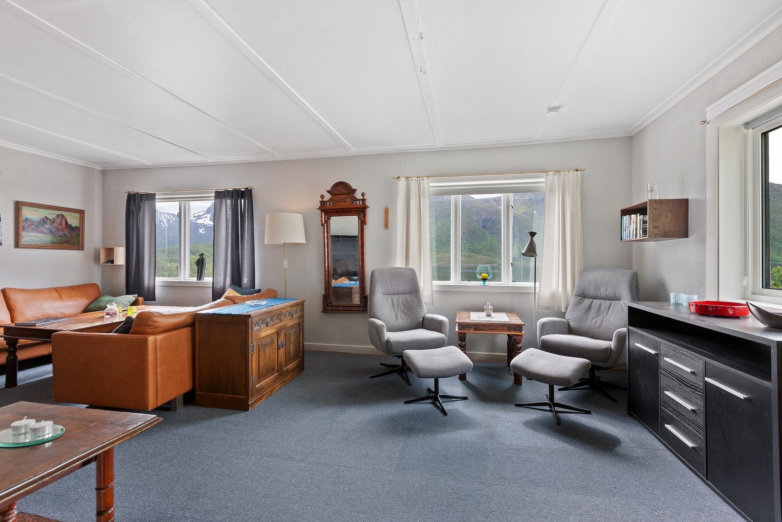 Stuen er av fin størrelse og byr på gode møbleringsmuligheter. Galleribilde