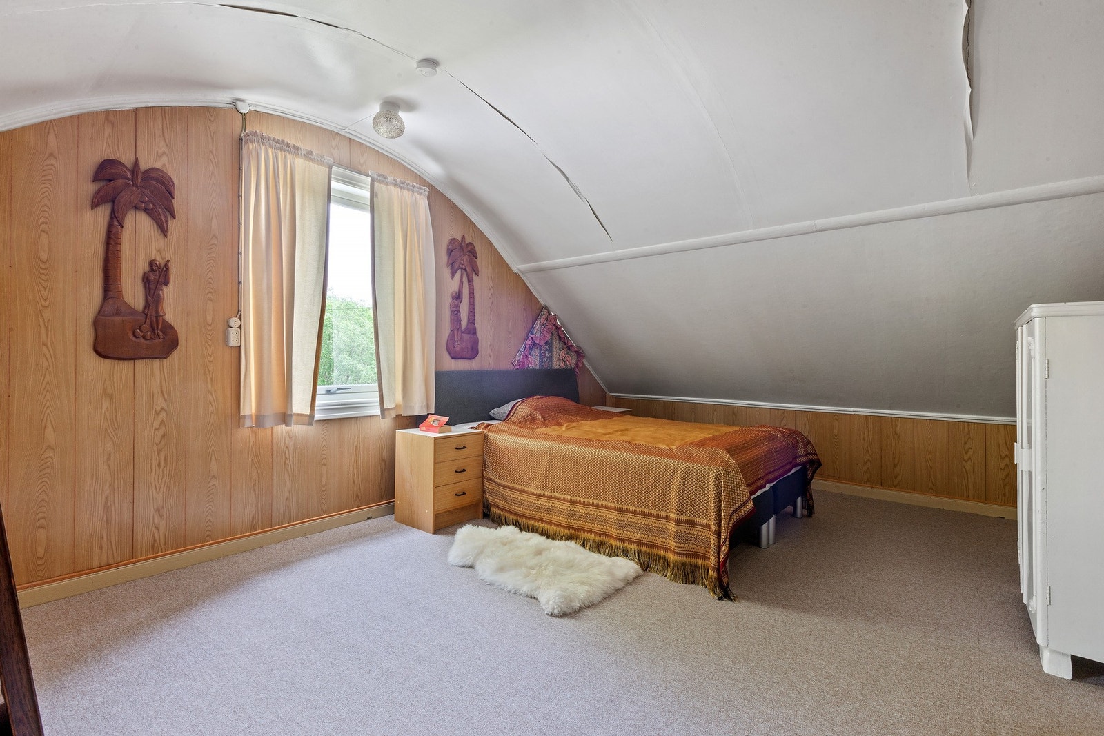 Her er det fint plass til dobbeltseng med tilhørende møblement. Galleribilde