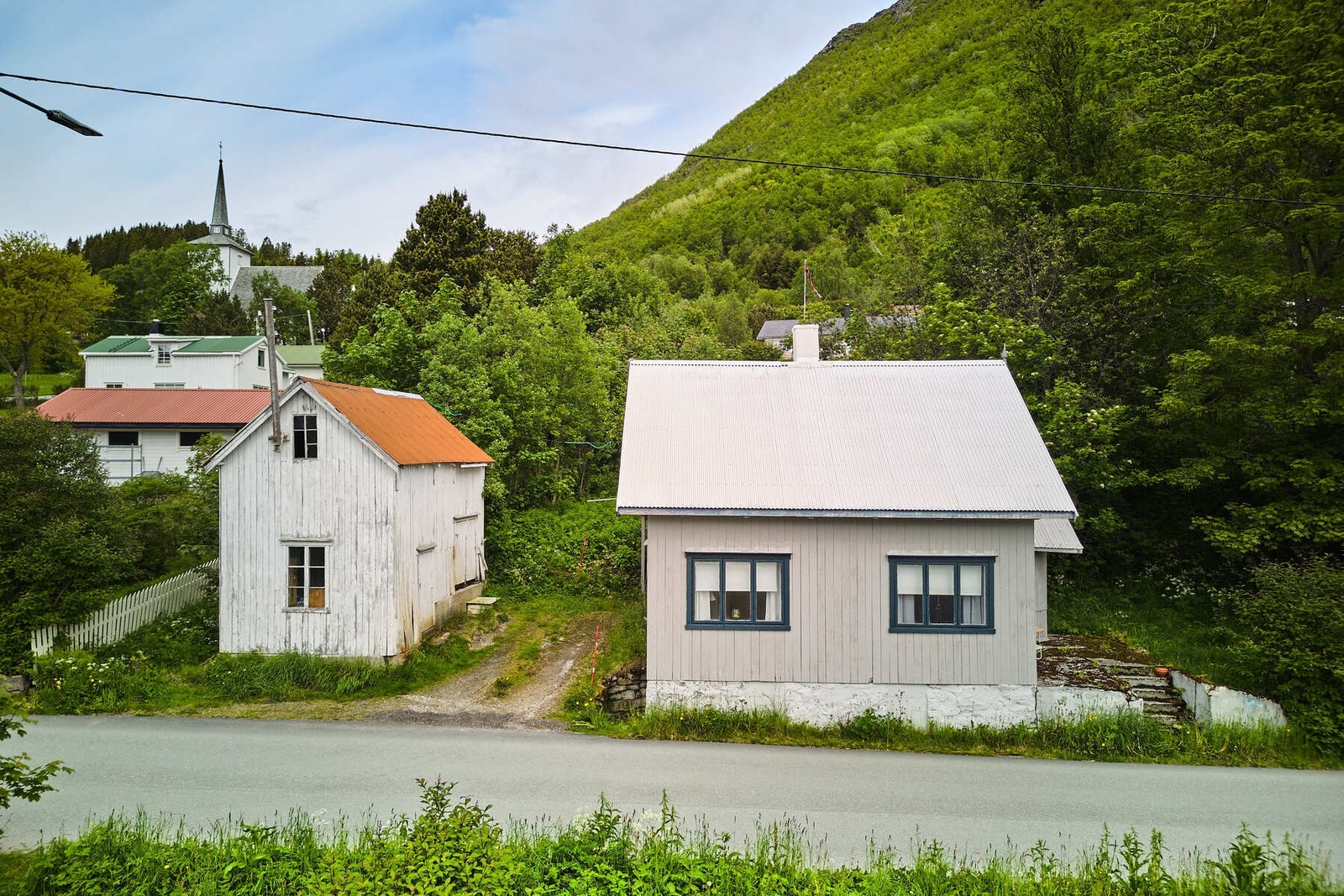 Boligen har også et tilhørende uthus. Galleribilde