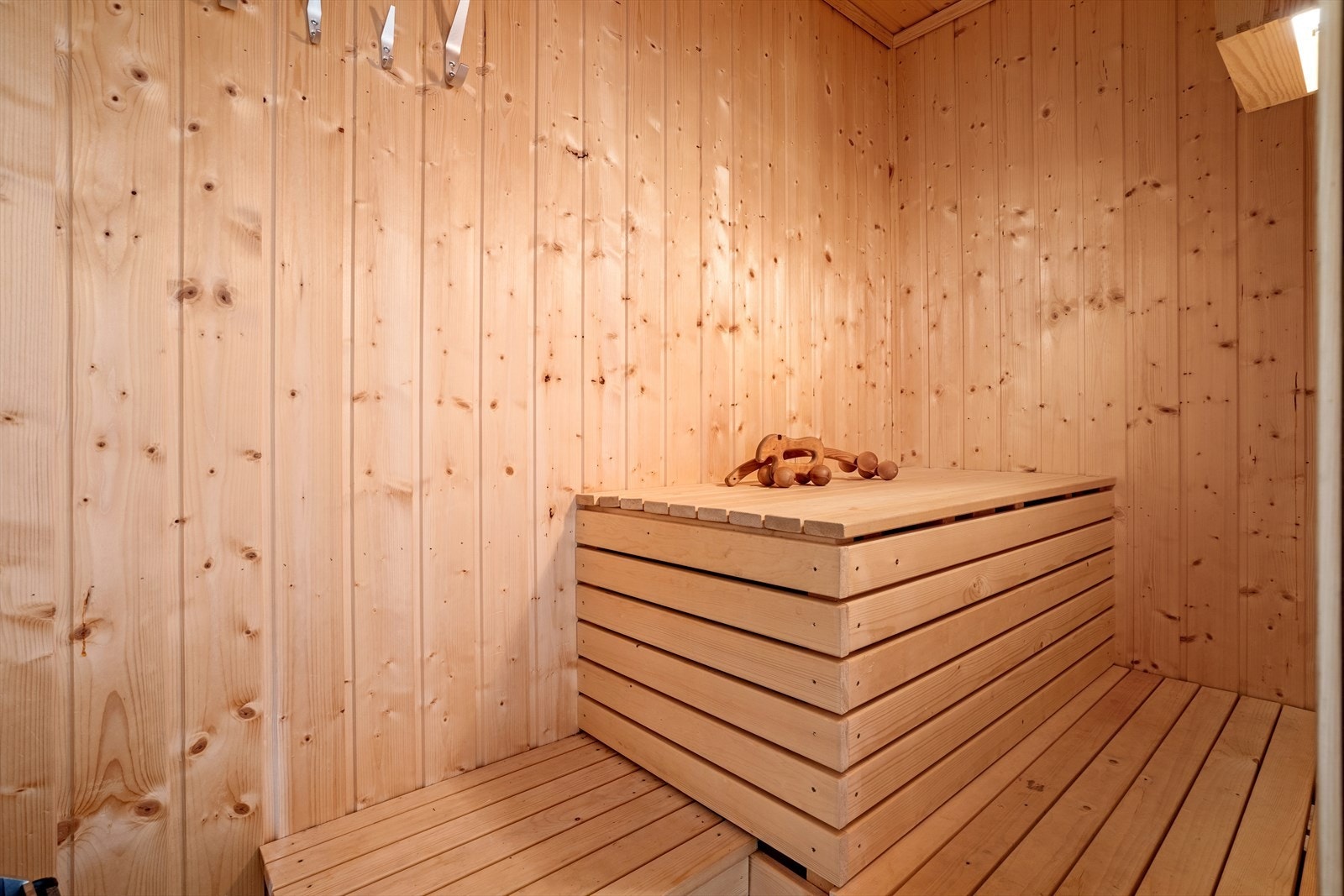 I tilknytning til badet har hytta en herlig badstue. Badstuen er byggemeldt som bod (tilleggsdel). Galleribilde