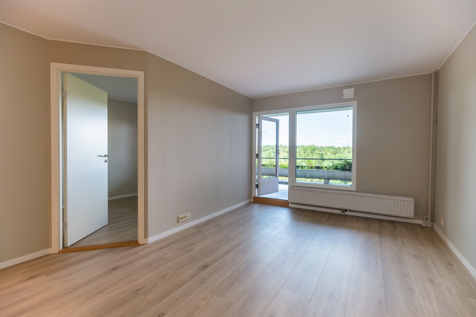 stue med inngang til soverom Galleribilde
