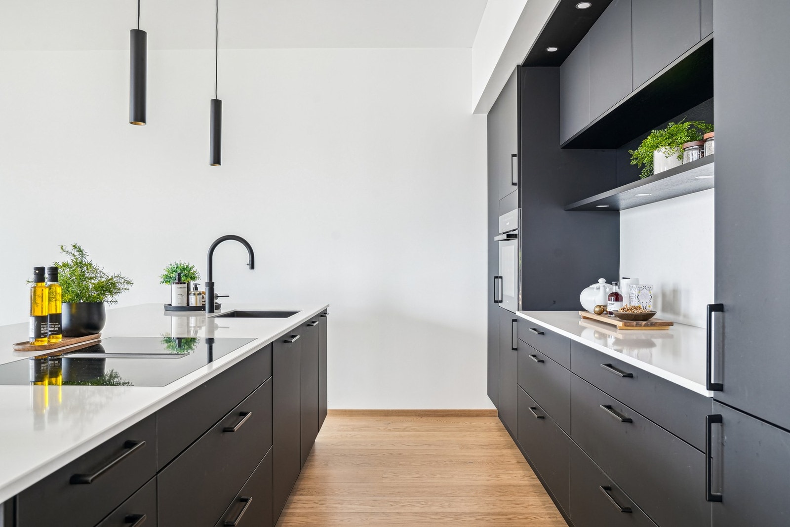 Integrerte hvitevarer som stekeovn, kjøl/fryseskap - Galleribilde