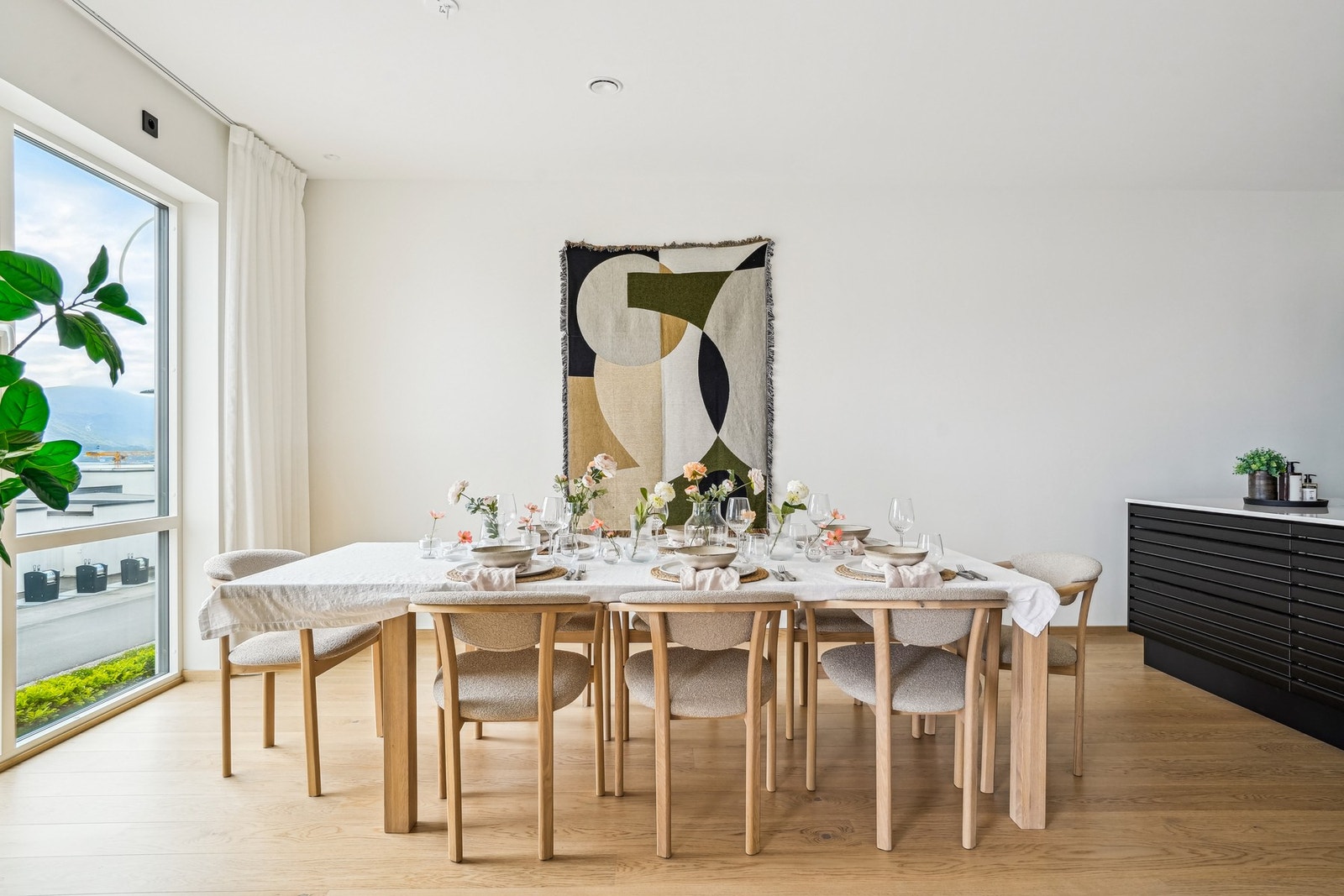 - men er også det perfekte samlingsstedet for familie og venner hvor en kan nyte gode måltider eller feire spesielle anledninger. Galleribilde