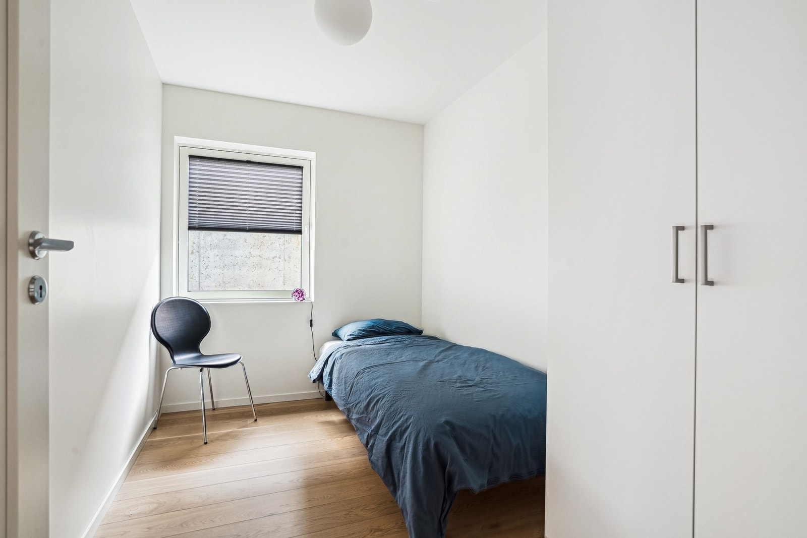 Soverom nr. 2 har fin størrelse, og er innredet med enkeltseng og garderobeskap. Galleribilde