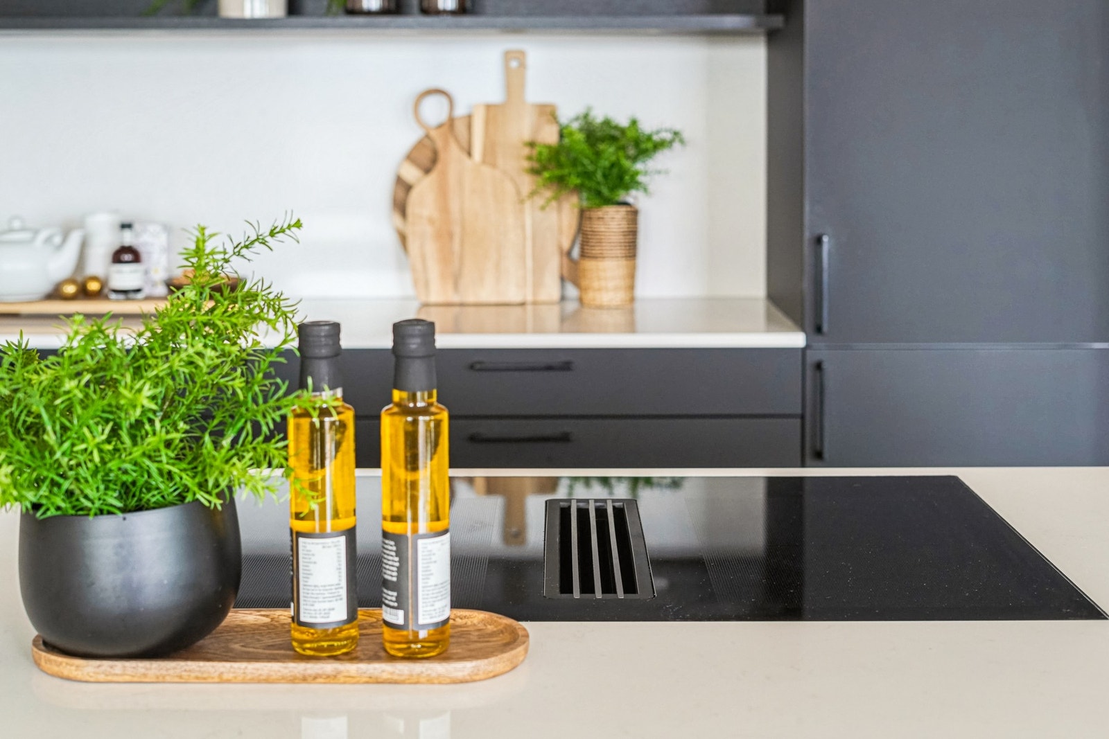 - nedfelt platetopp med ventilator medfølger i handelen. Galleribilde