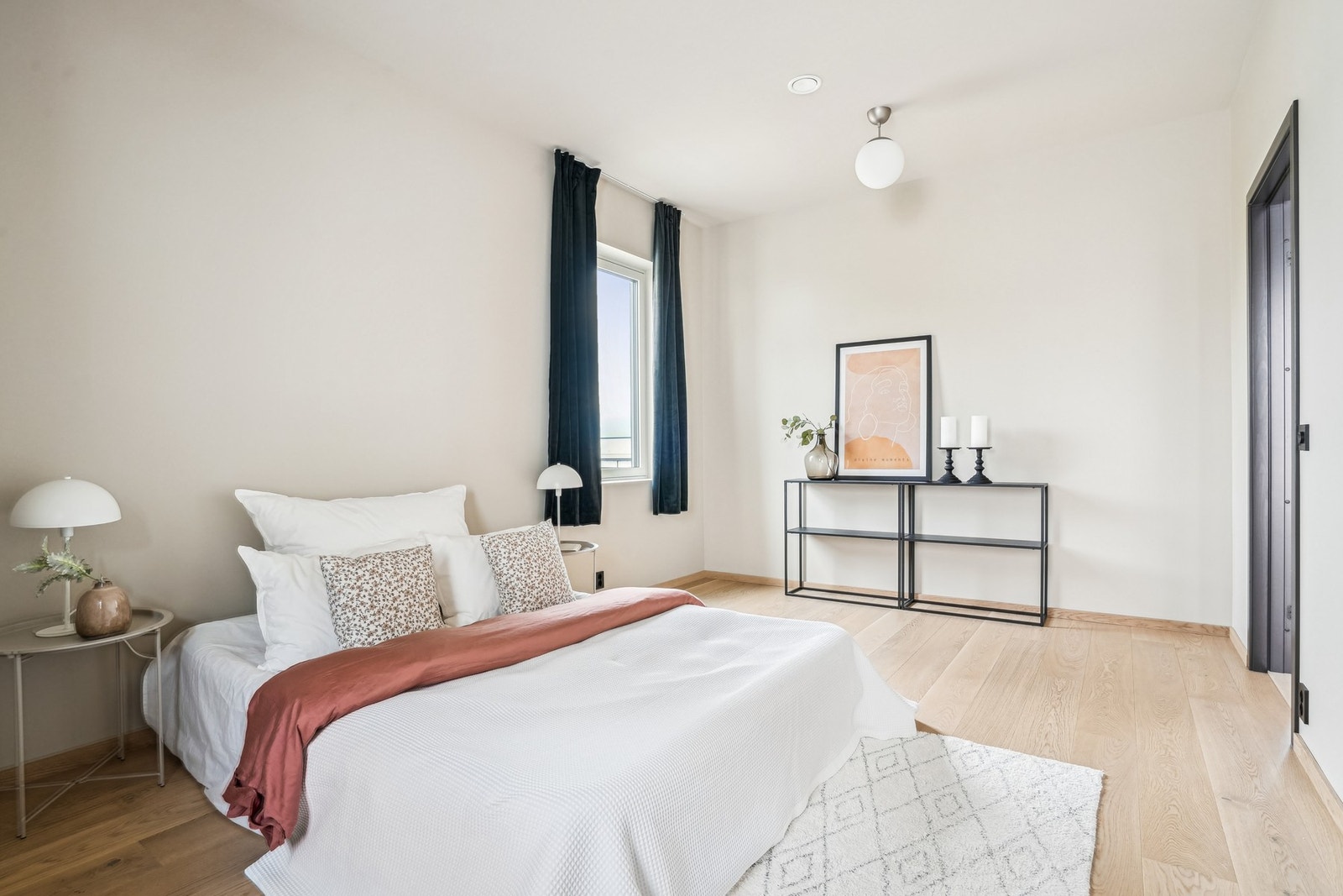 Soverom nr. 2 er på 14 kvm med samme fine overflater som øvrige rom. Galleribilde